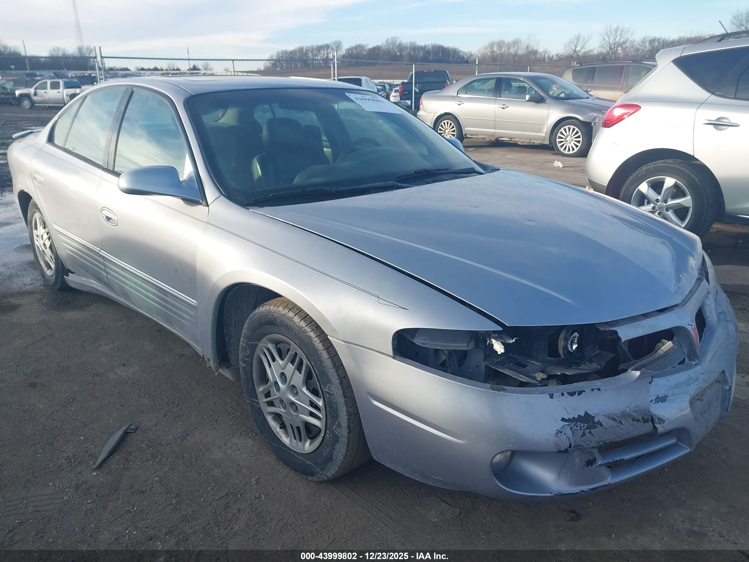 2005 Pontiac Bonneville SE, VIN 1G2HX52K55U209619 — Front end