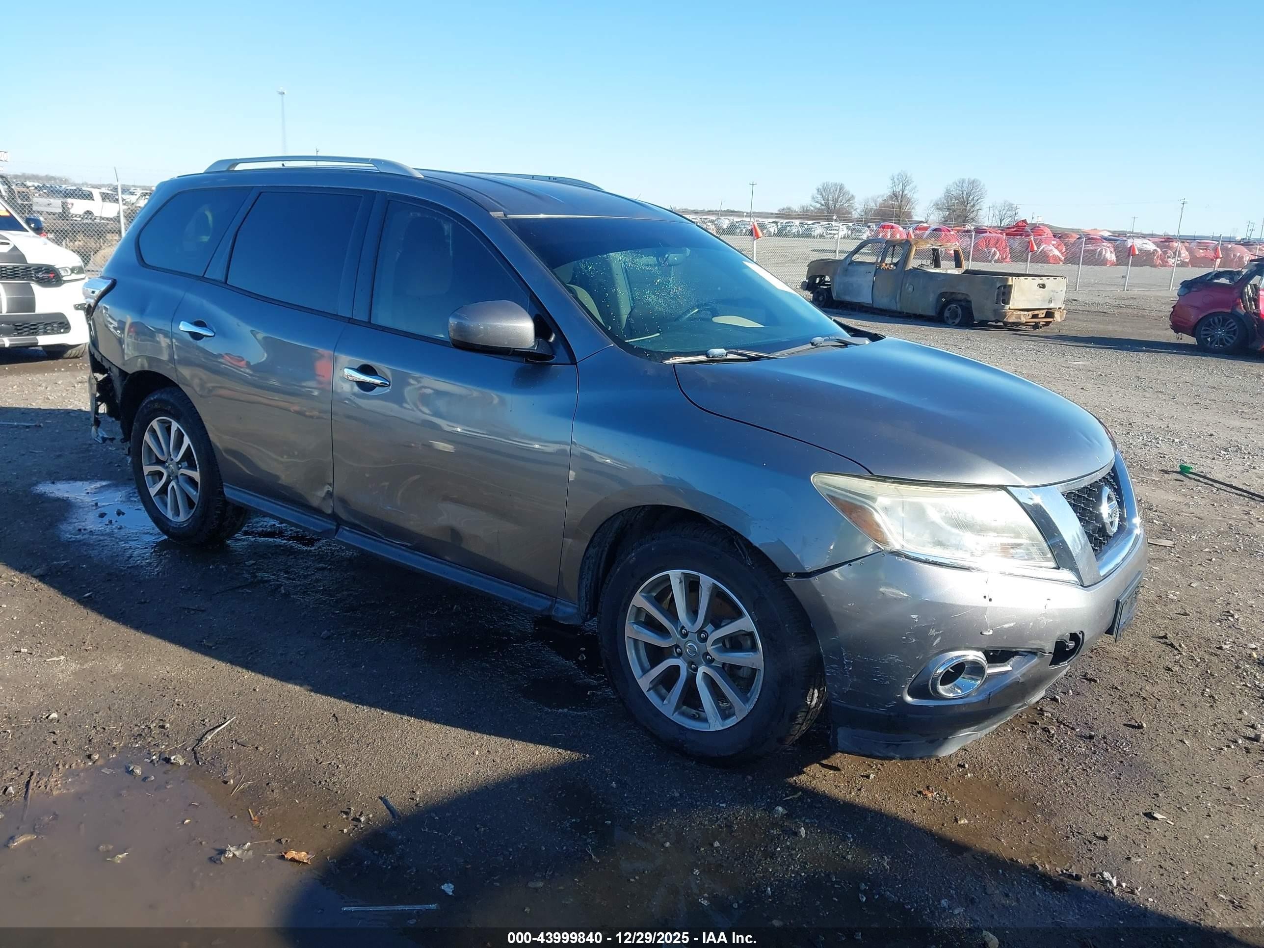 2016 Nissan Pathfinder S, VIN 5N1AR2MN4GC630507 — Бок