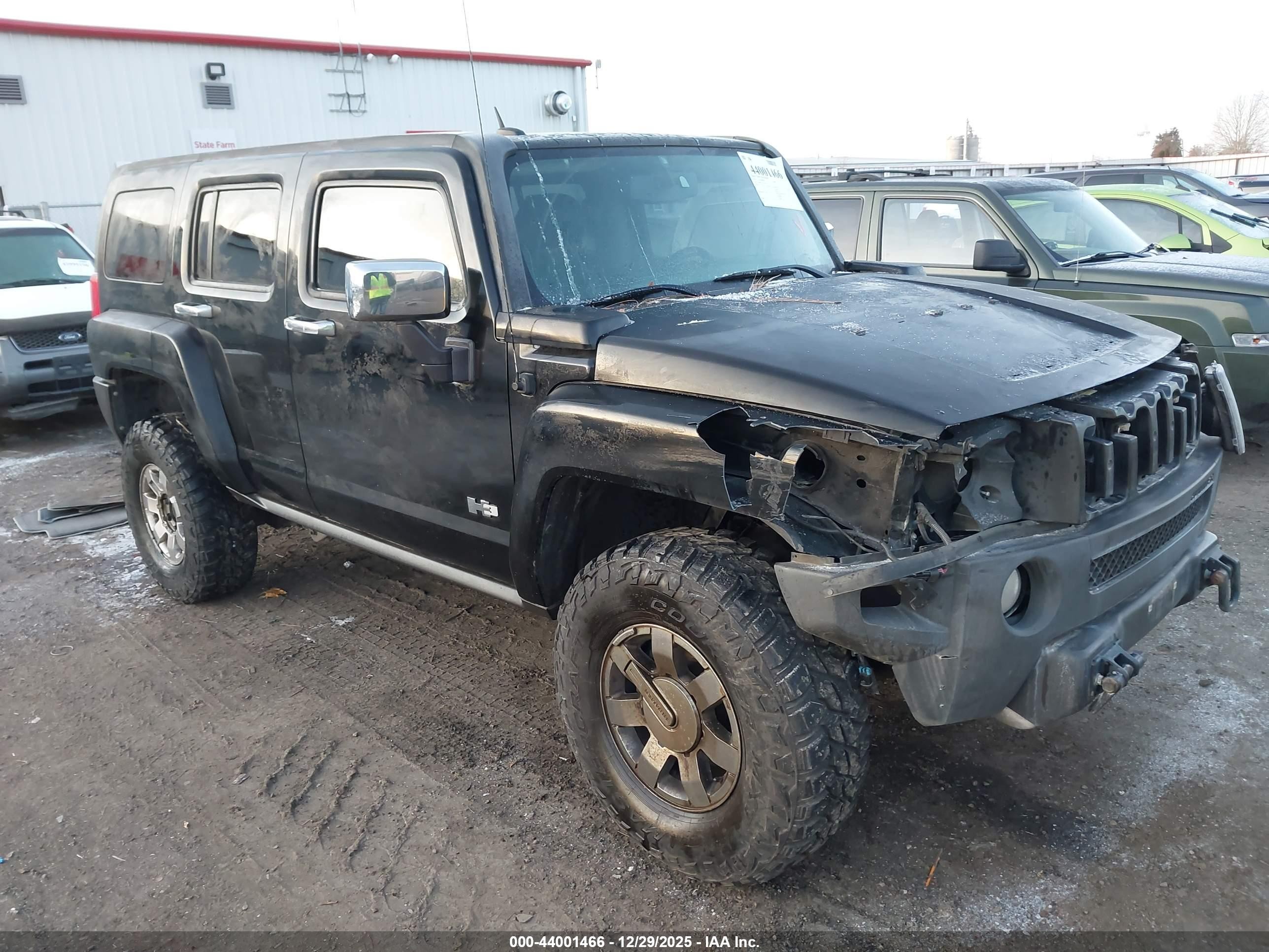 2010 Hummer H3, VIN 5GTMNLEP7A8114213 — Front end