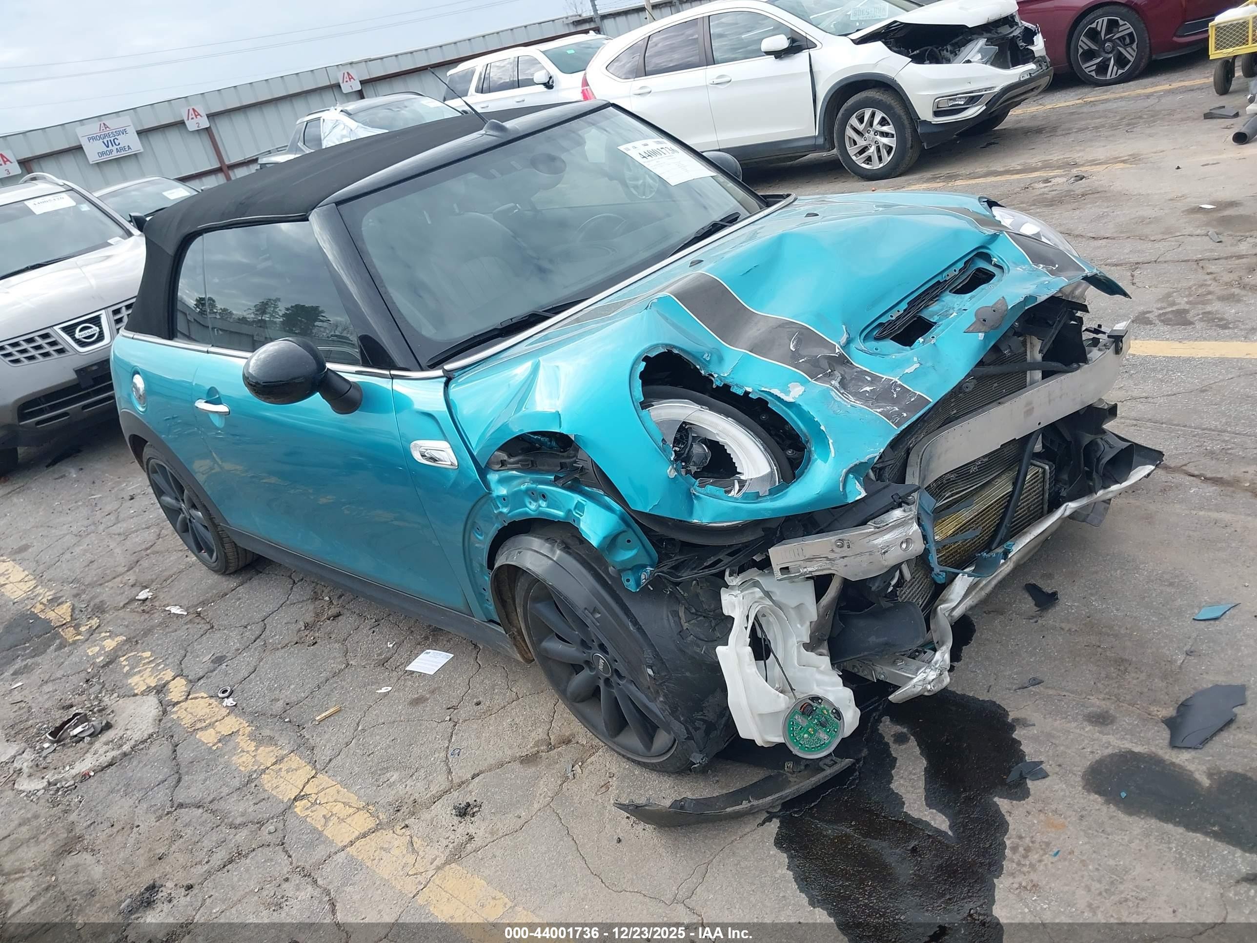 2017 MINI Convertible Cooper S, VIN WMWWG9C57H3C22675 — Перед