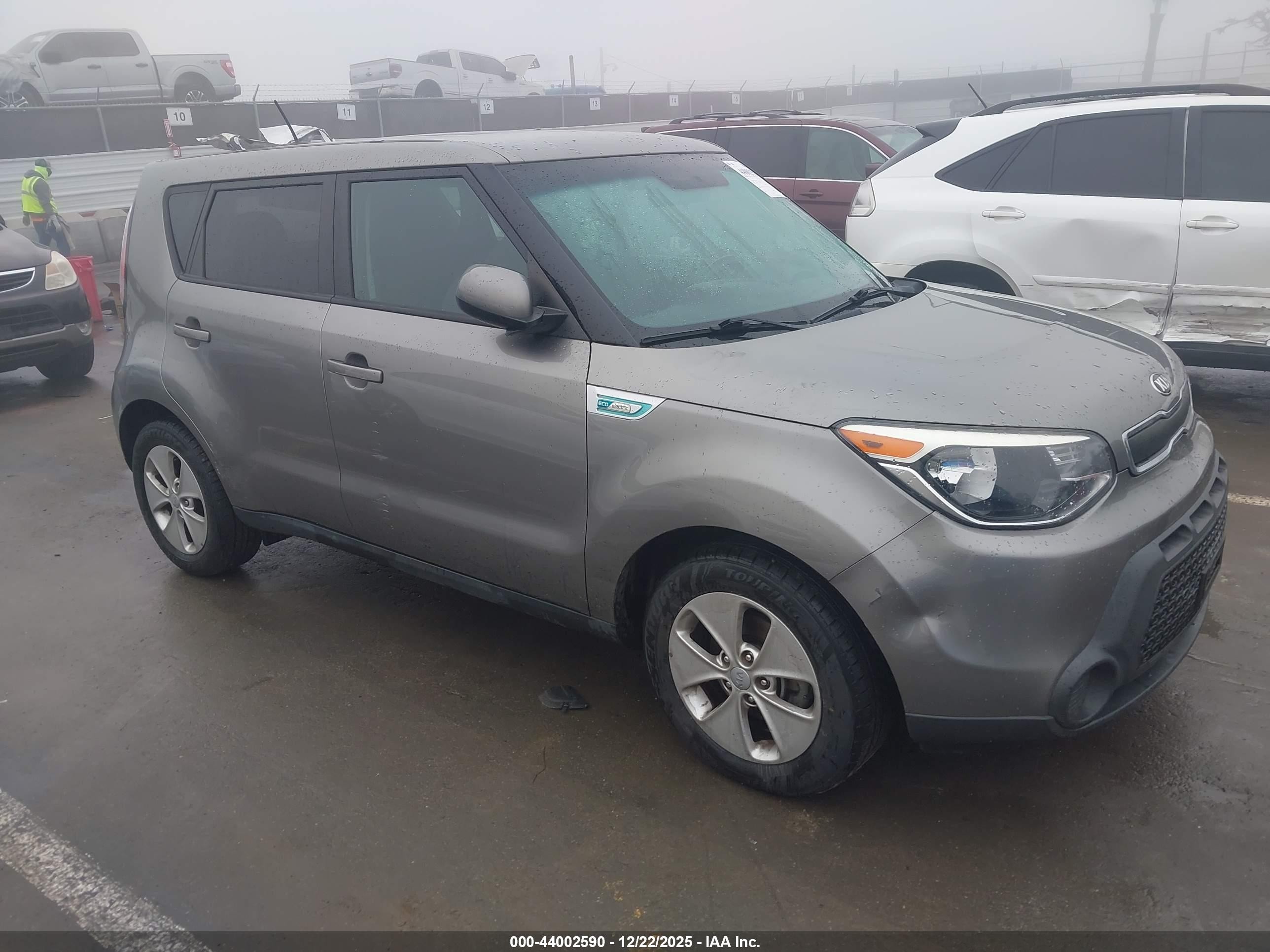 2015 Kia Soul, VIN KNDJN2A2XF7173011 — Front end