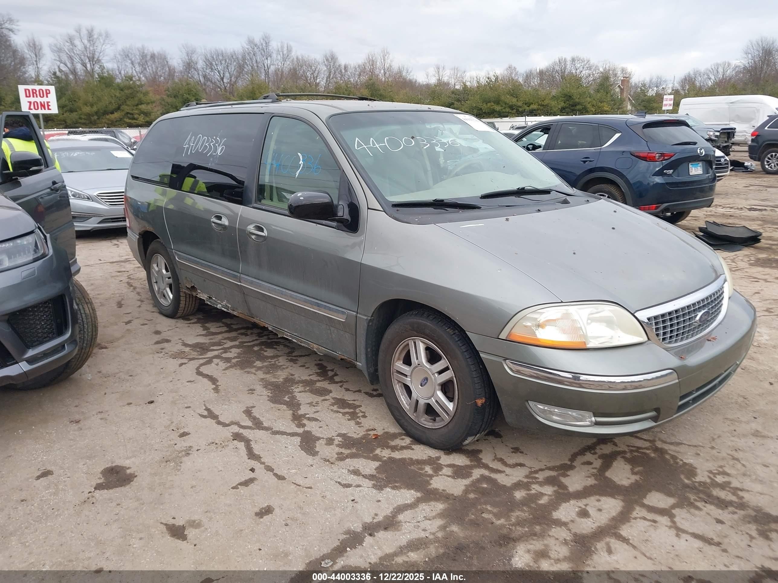 2001 Ford Windstar SE, VIN 2FMZA524X1BC33669 — Rear end