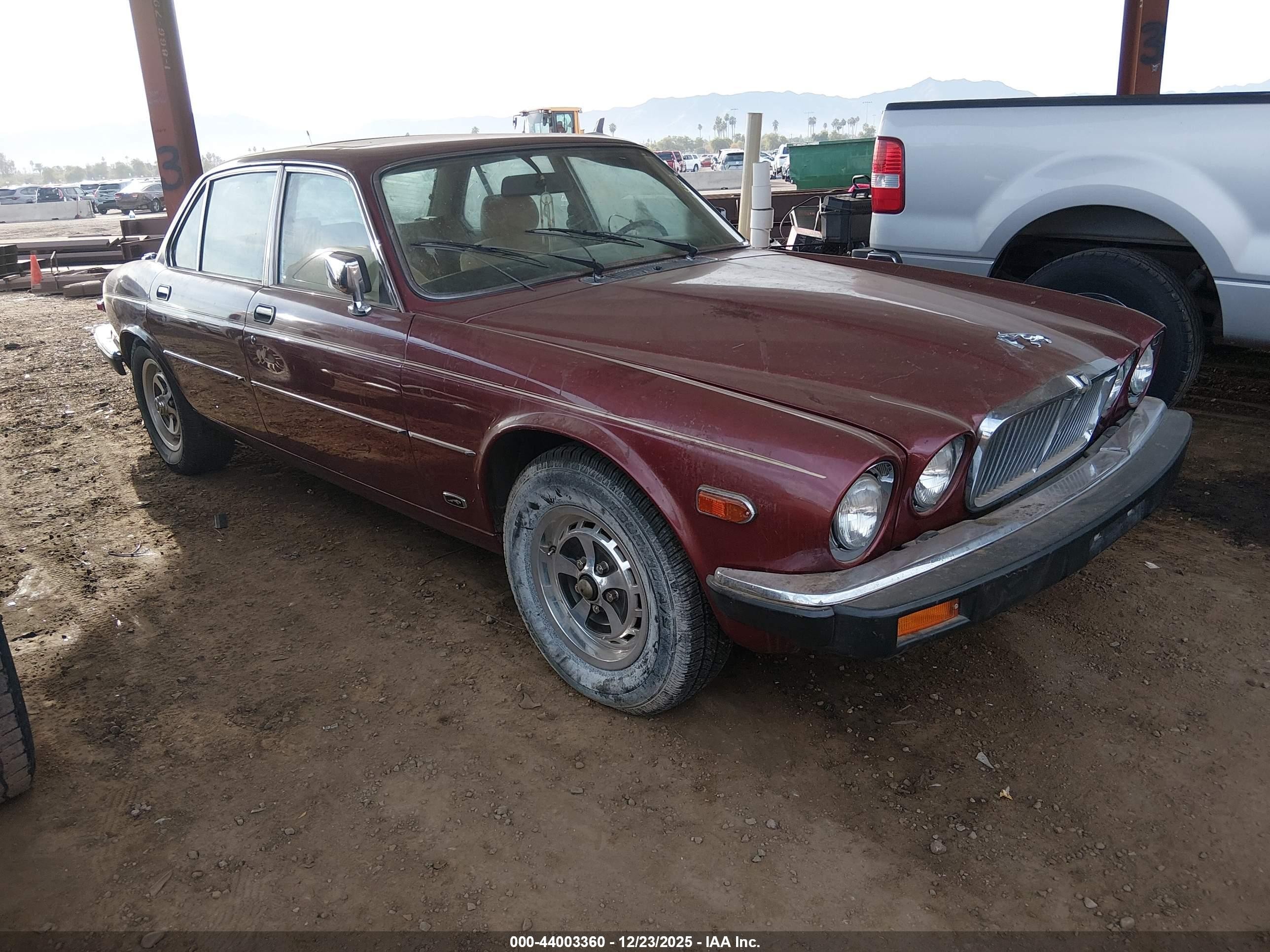 1987 Jaguar XJ, VIN SAJAV1348HC464322 — Front end