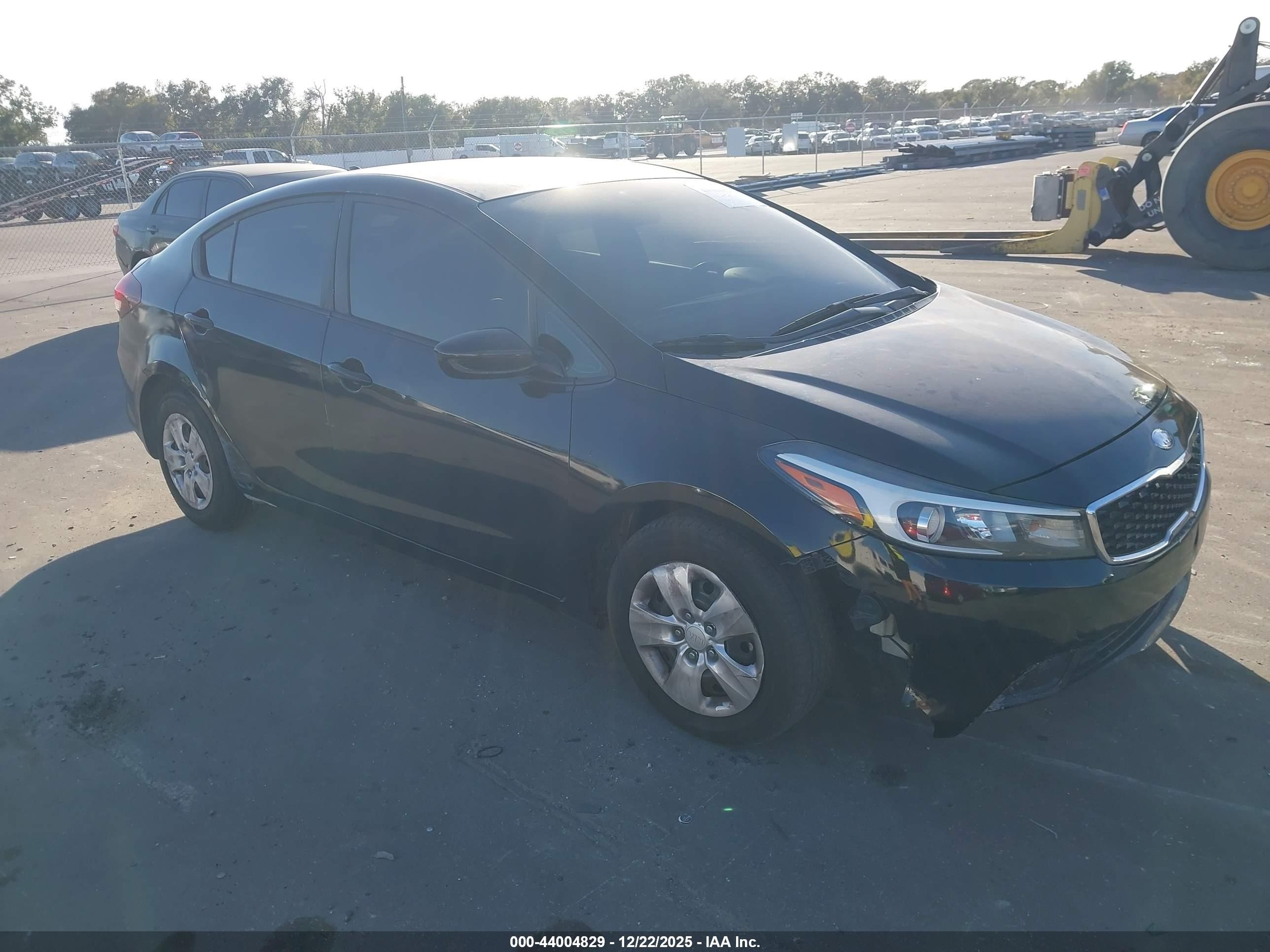 2017 Kia Forte LX, VIN 3KPFK4A7XHE145217 — Side