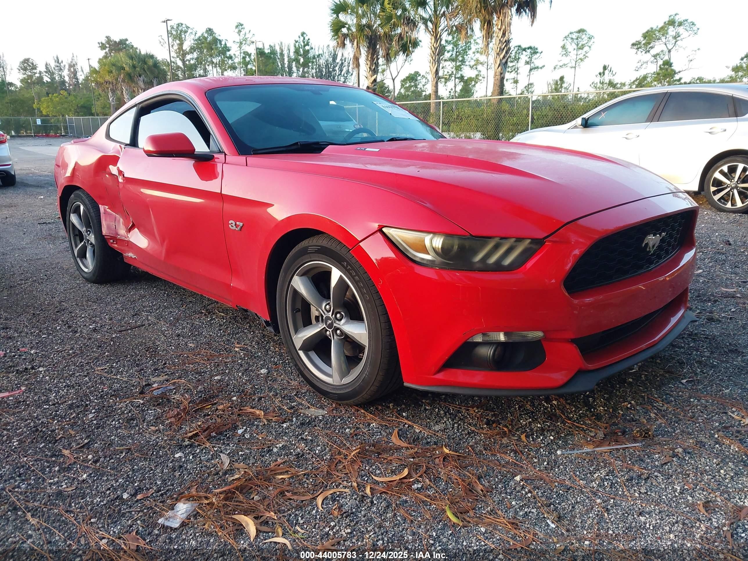 2016 Ford Mustang V6, VIN 1FA6P8AM0G5326437 — Side