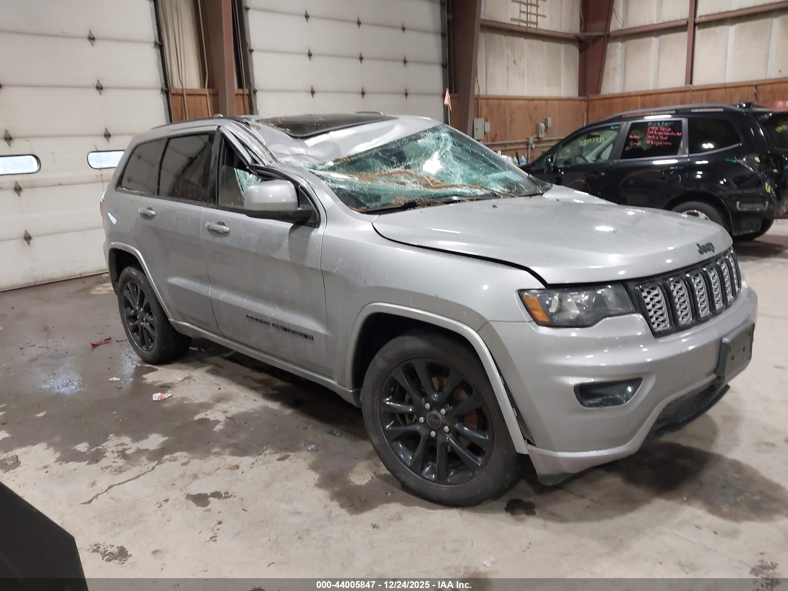 2017 Jeep Grand Cherokee 75th Anniversary, VIN 1C4RJFAG6HC727611 — Storm