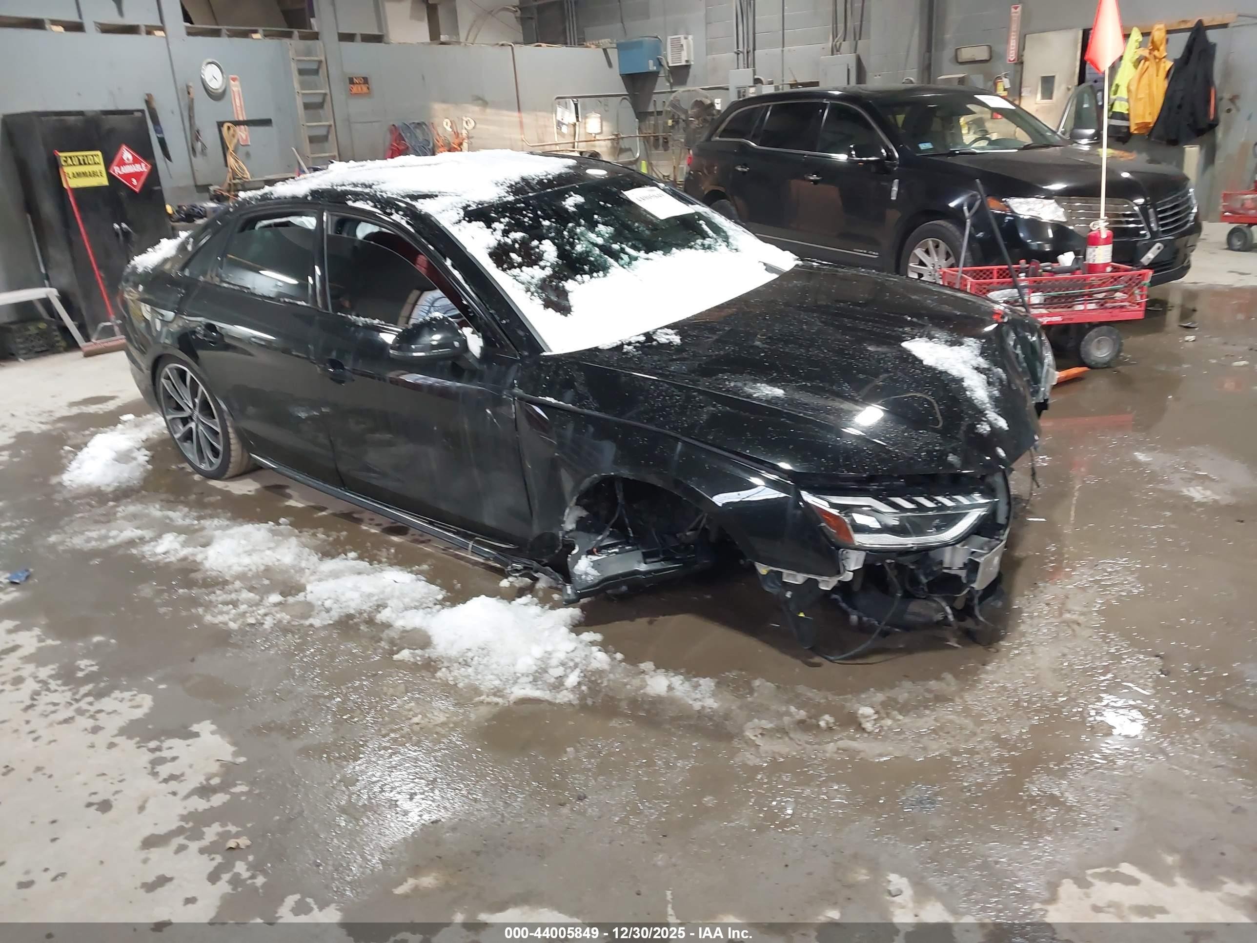 2020 Audi S4 Prestige, VIN WAUC4AF4XLA043239 — Перед