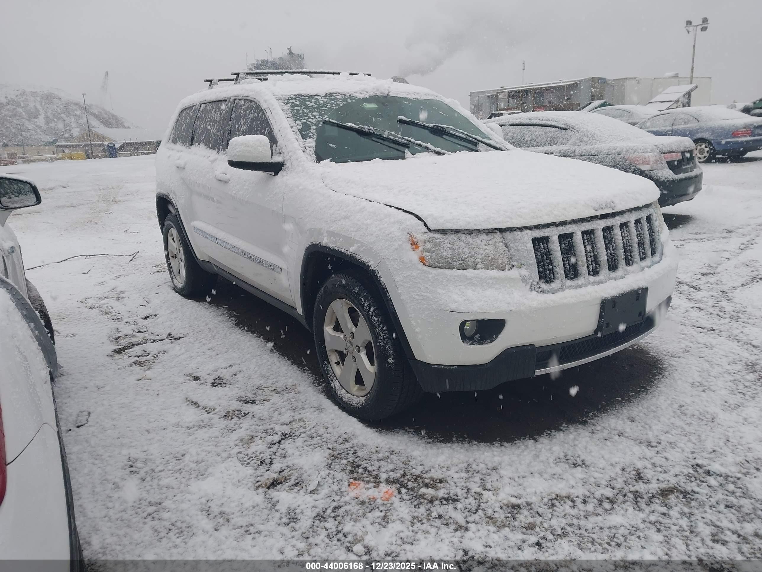 2013 Jeep Grand Cherokee Laredo, VIN 1C4RJFAT7DC529935 — Normal wear