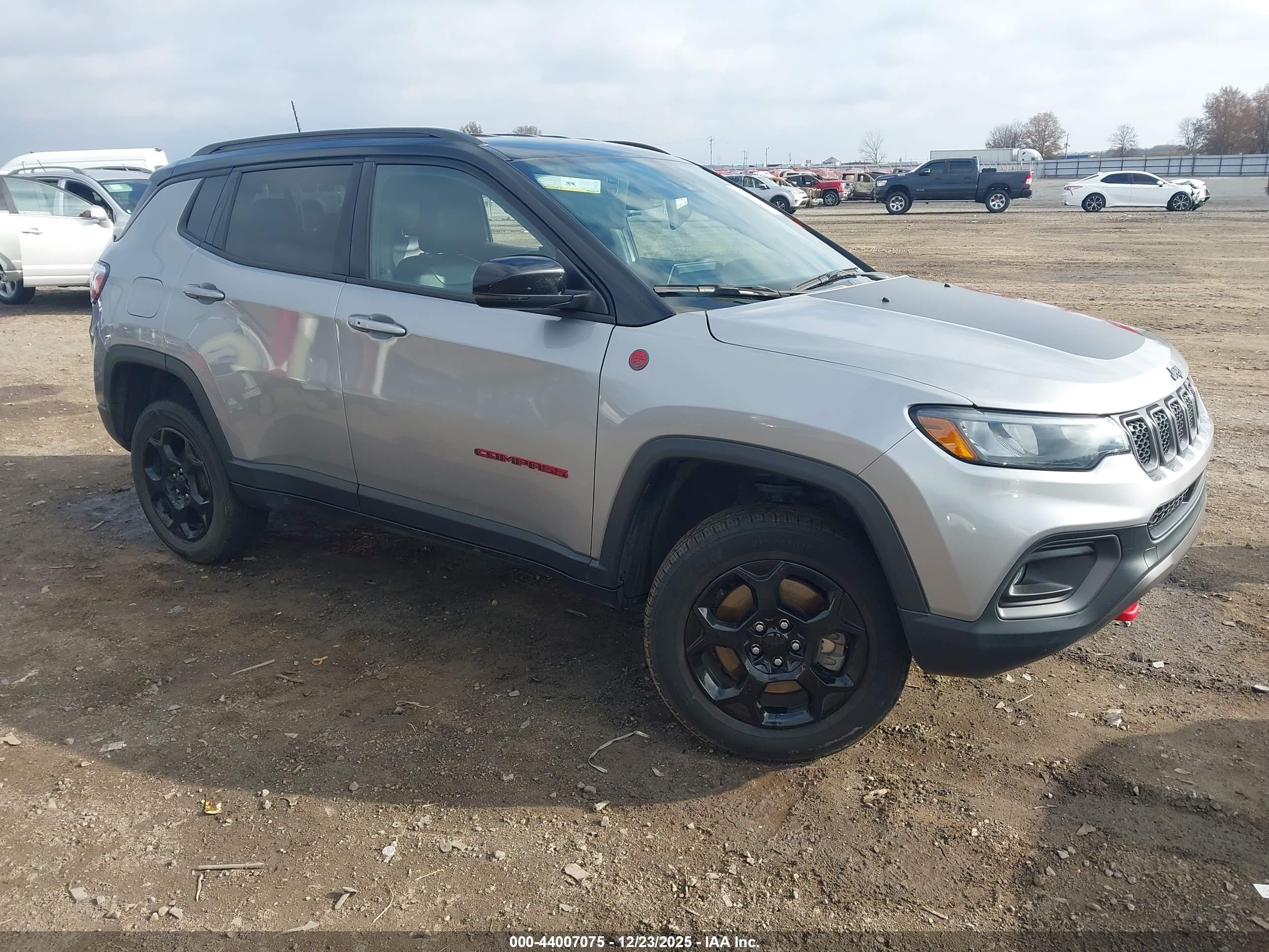 2023 Jeep Compass Trailhawk, VIN 3C4NJDDN5PT527545 — Side