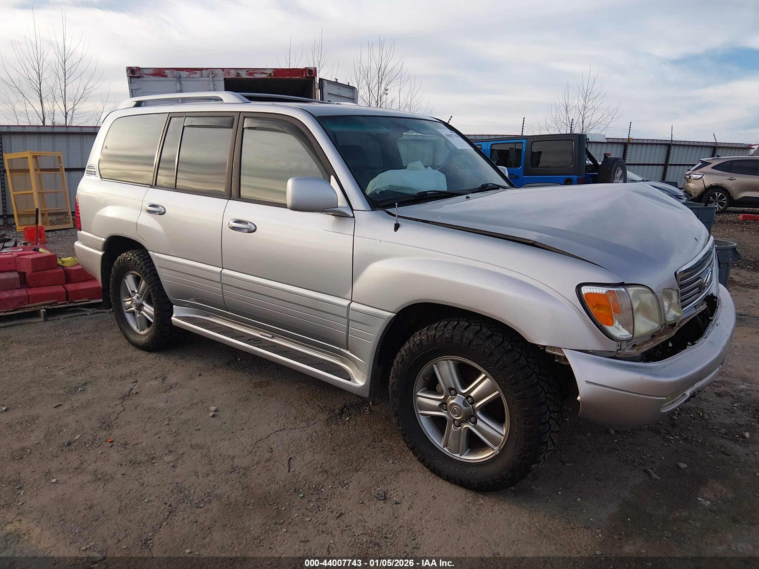 2007 Lexus LX 470, VIN JTJHT00W774026092 — Front end