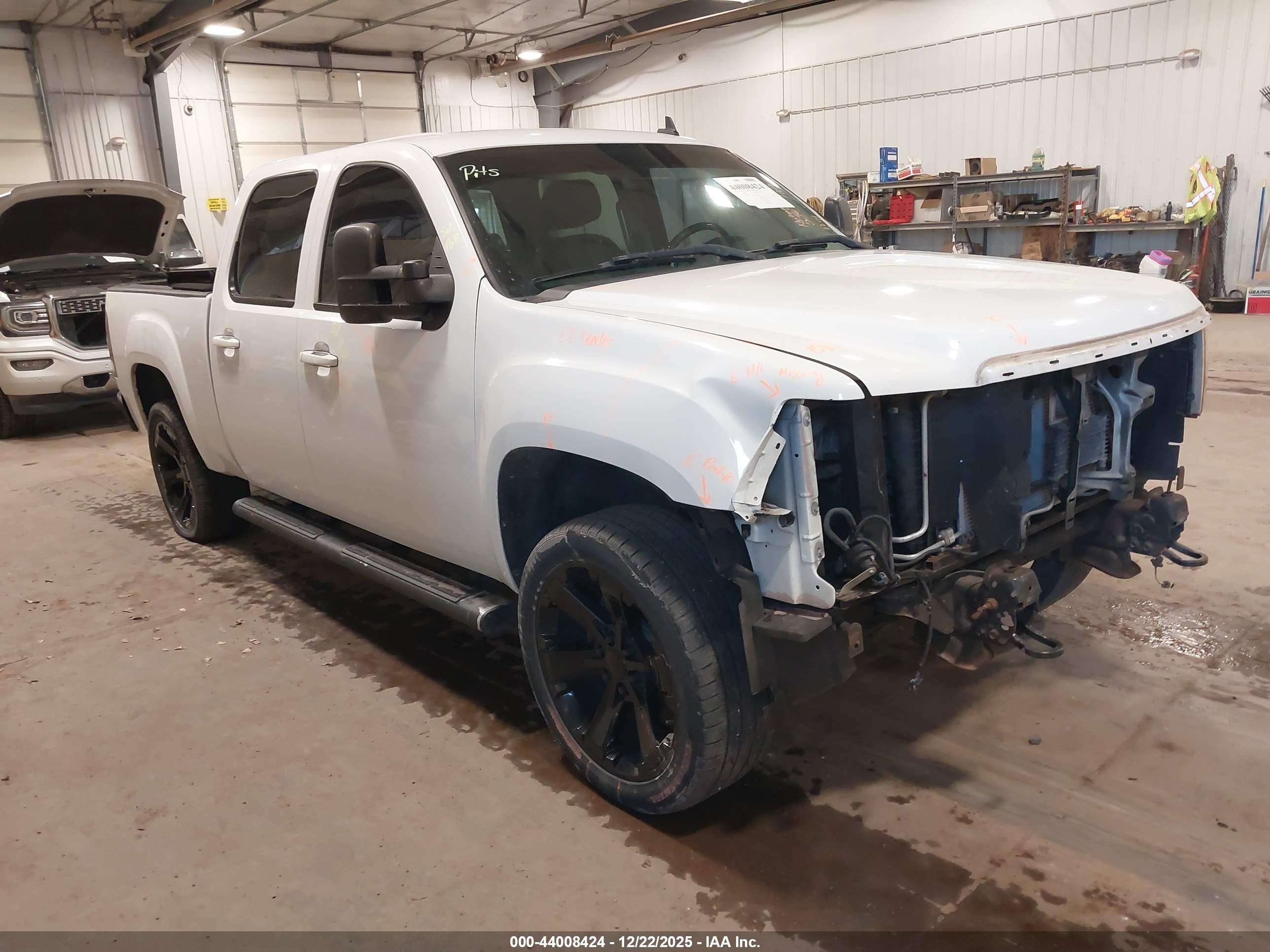 2008 GMC Sierra Denali, VIN 2GTEK638881215985 — Front end