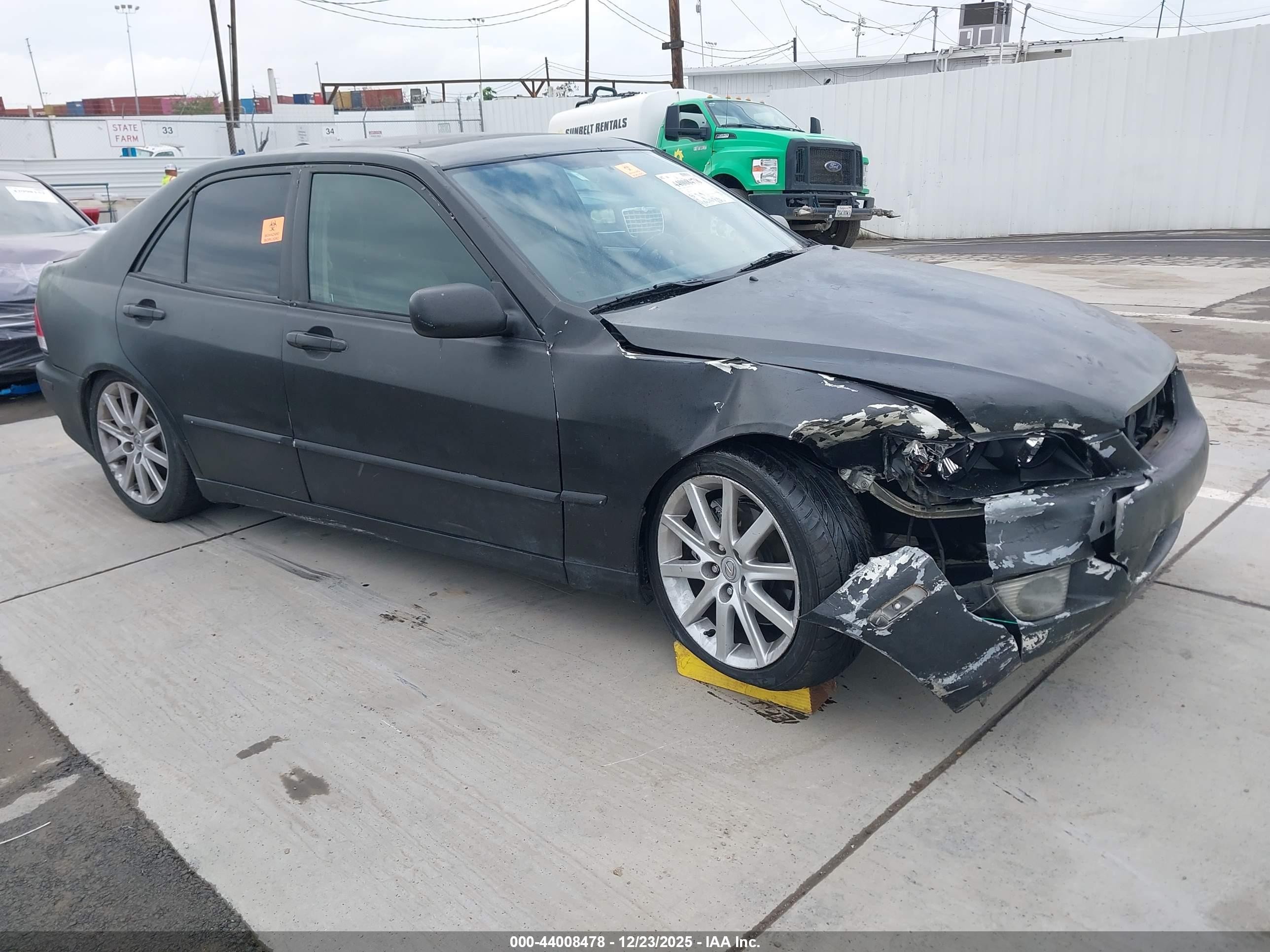 2005 Lexus IS 300, VIN JTHBD192550094289 — Front end
