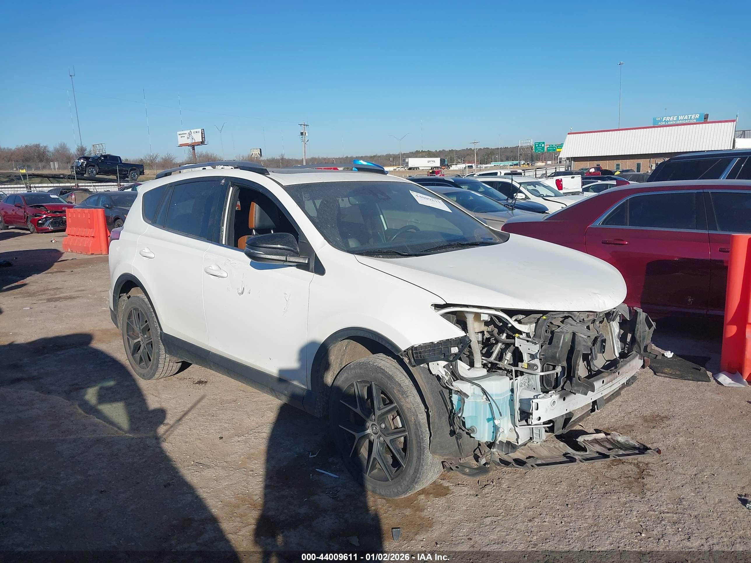 2017 Toyota RAV4 SE, VIN JTMNFREV3HJ141082 — All over