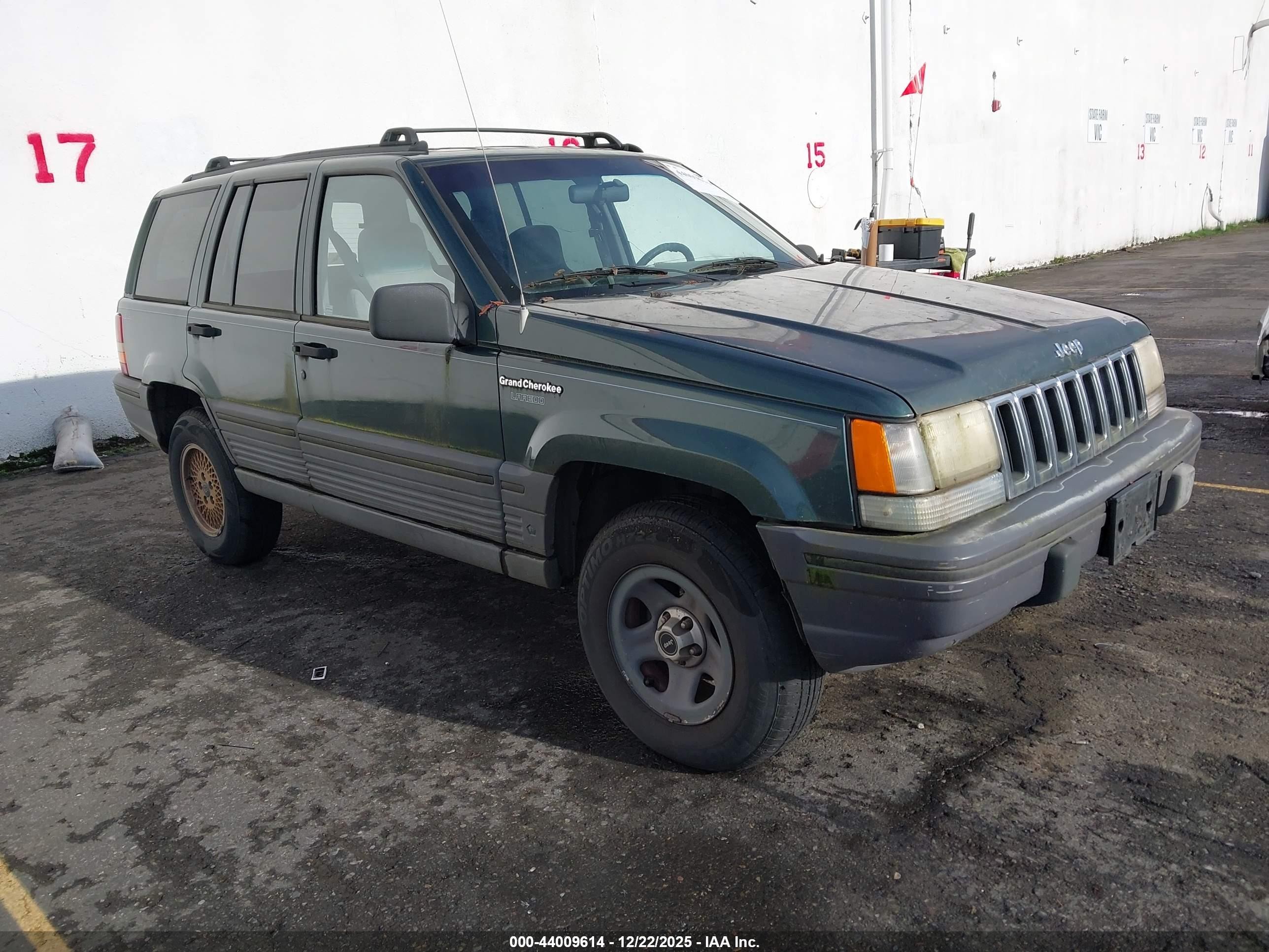1995 Jeep Grand Cherokee Laredo, VIN 1J4GZ58SXSC756082 — Frame damage