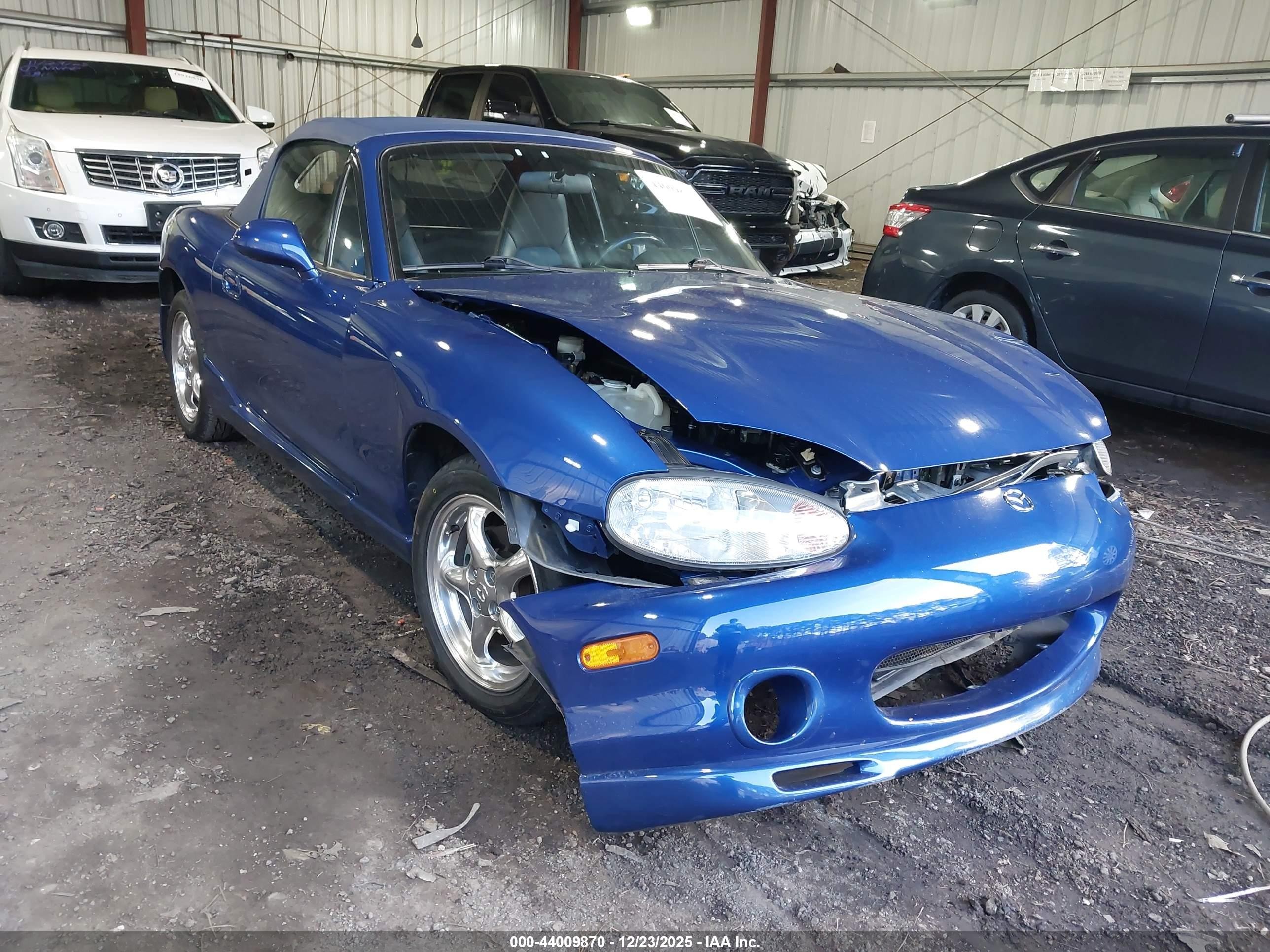 1999 Mazda MX-5 Miata, VIN JM1NB3535X0132959 — Front end