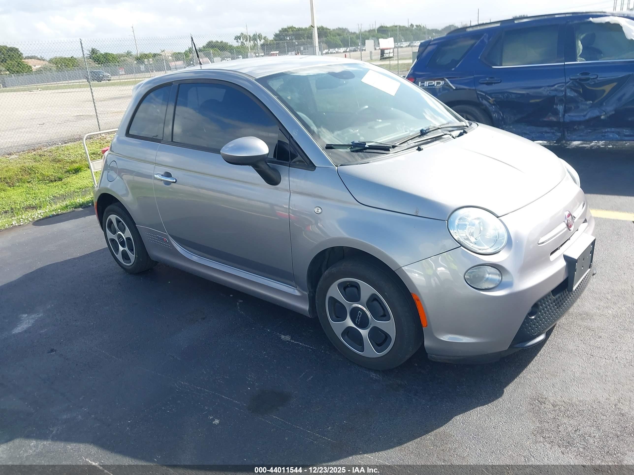 2015 FIAT 500e, VIN 3C3CFFGE3FT732896 — Front end