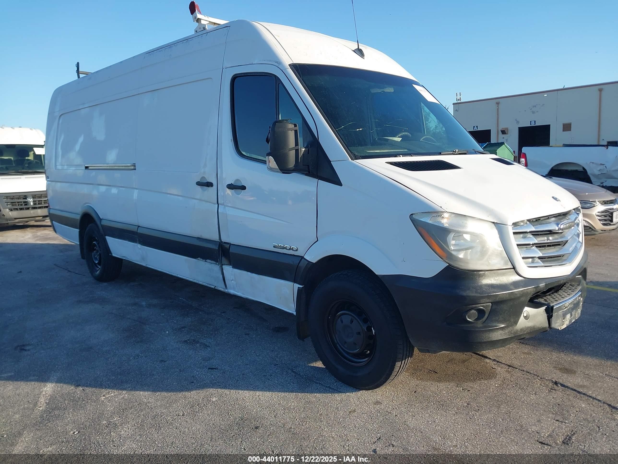 2015 Freightliner Sprinter, VIN WDYPE8DC1F5962679 — Бок