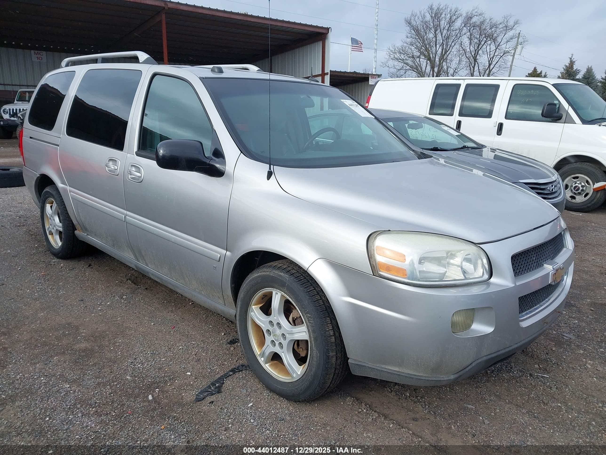 2006 Chevrolet Uplander 2LT, VIN 1GNDV33L66D151119 — Front end