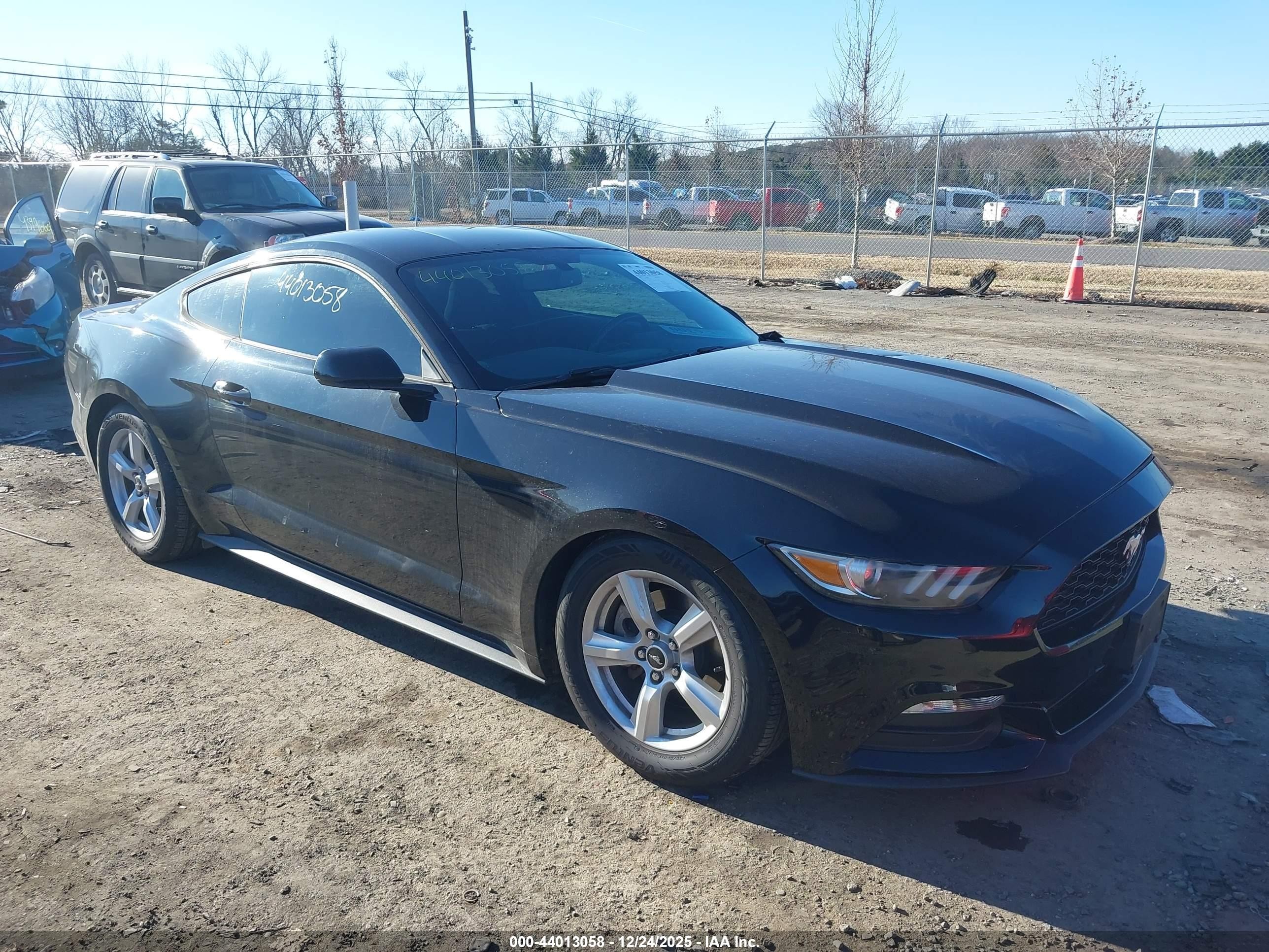 2015 Ford Mustang V6, VIN 1FA6P8AM5F5385420 — Front end