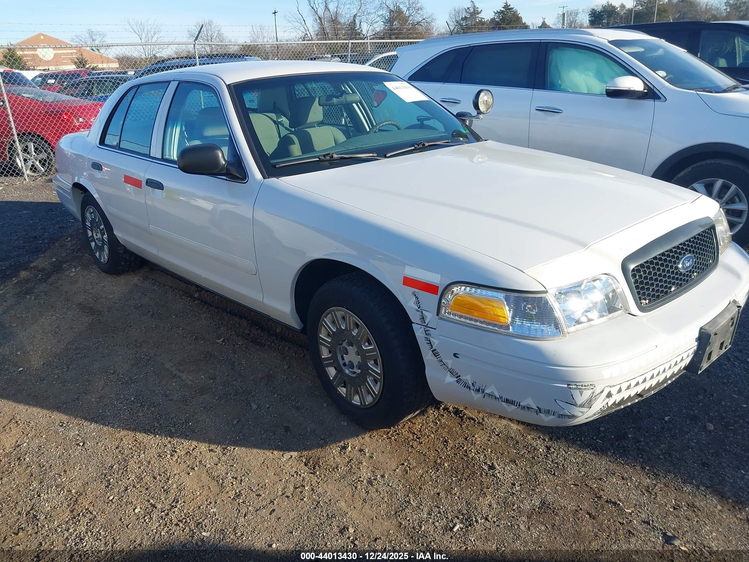 2003 Ford Police Interceptor Street Appear, VIN 2FAFP71W63X109379 — Front end