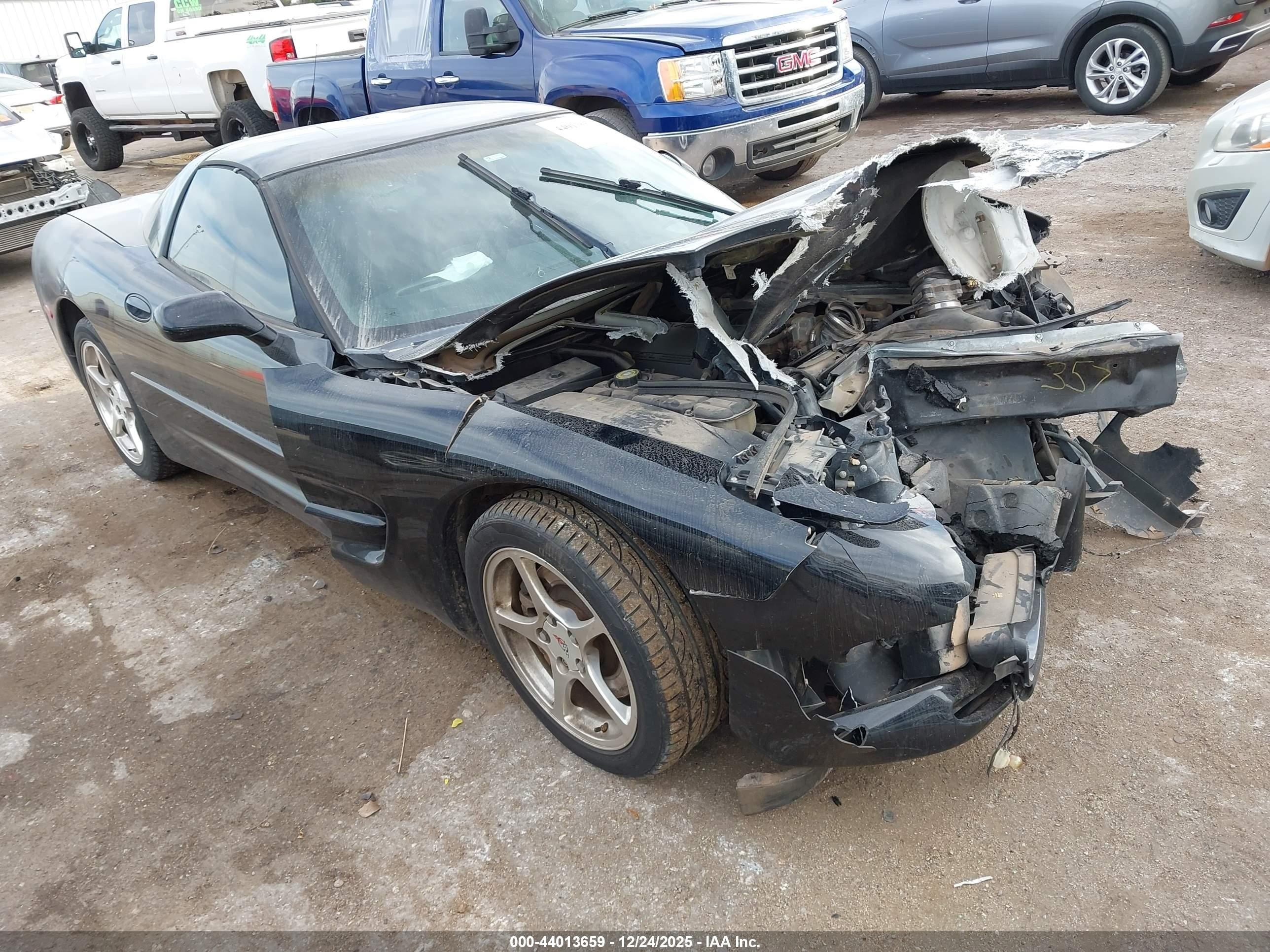 2000 Chevrolet Corvette, VIN 1G1YY22G8Y5122341 — Front end