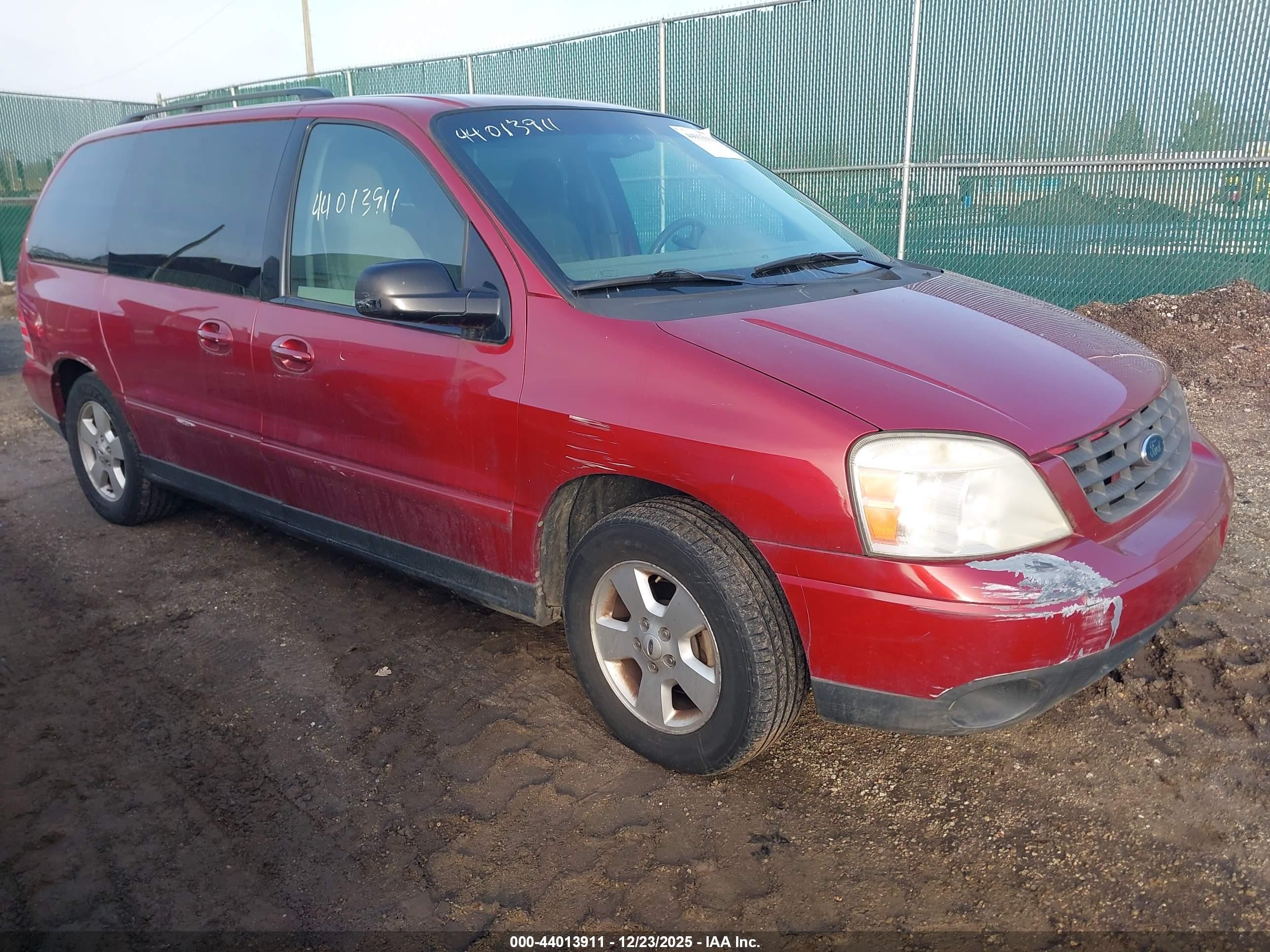 2005 Ford Freestar SES, VIN 2FMZA57685BA17657 — Side