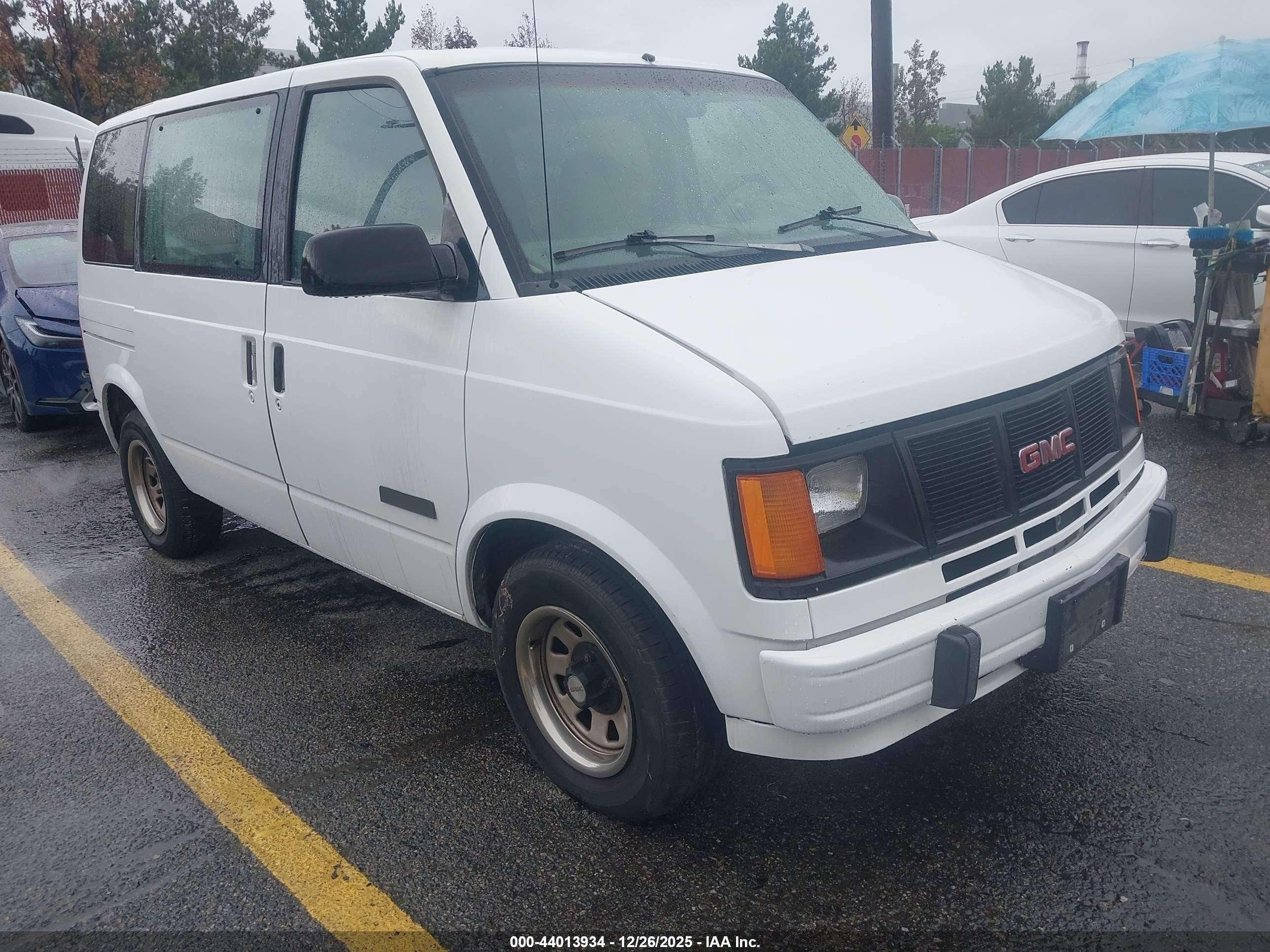1993 GMC Safari, VIN 1GKDM15Z6PB502775 — Normal wear