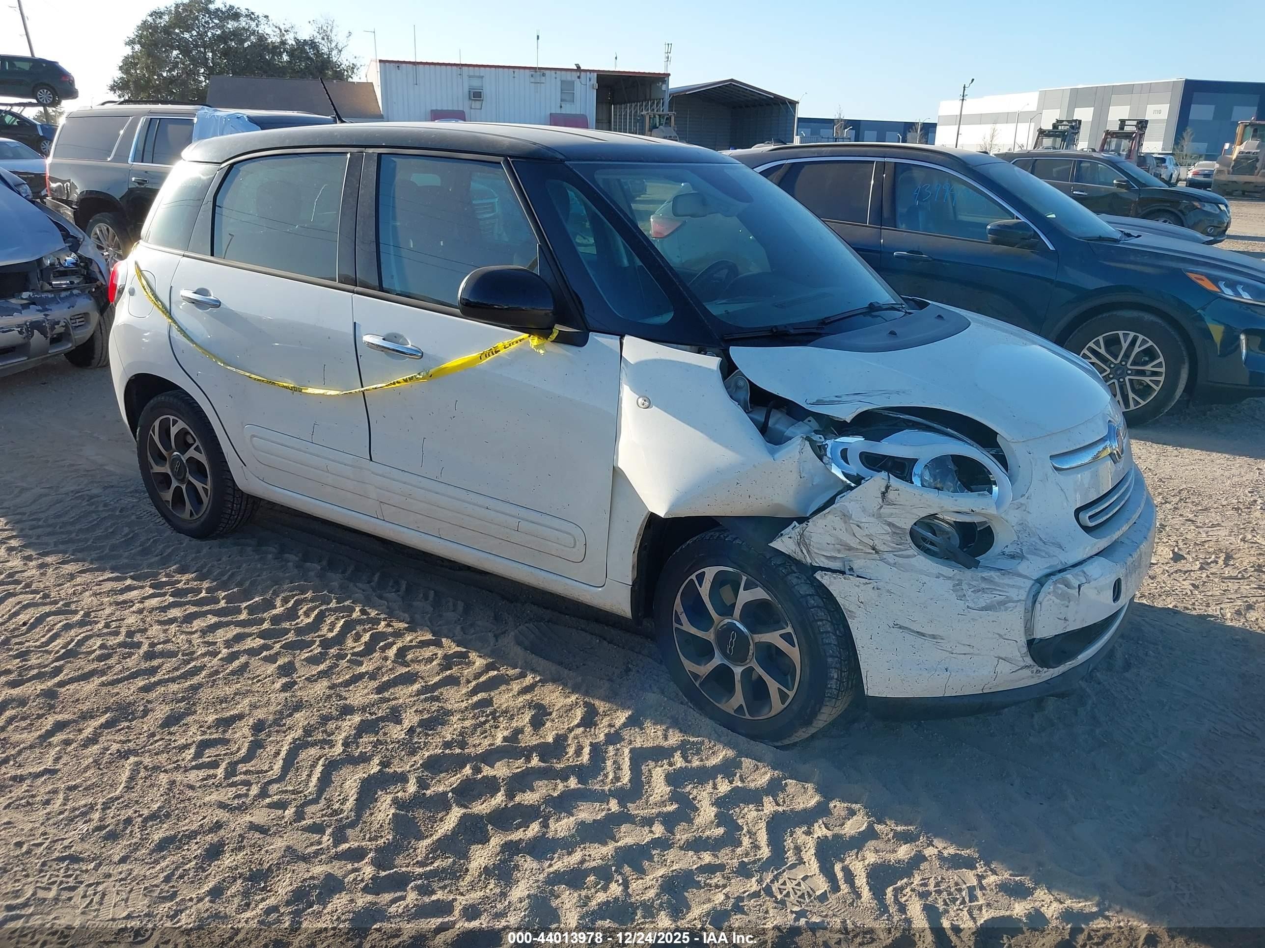 2015 FIAT 500L Easy, VIN ZFBCFABH4FZ030081 — Front end