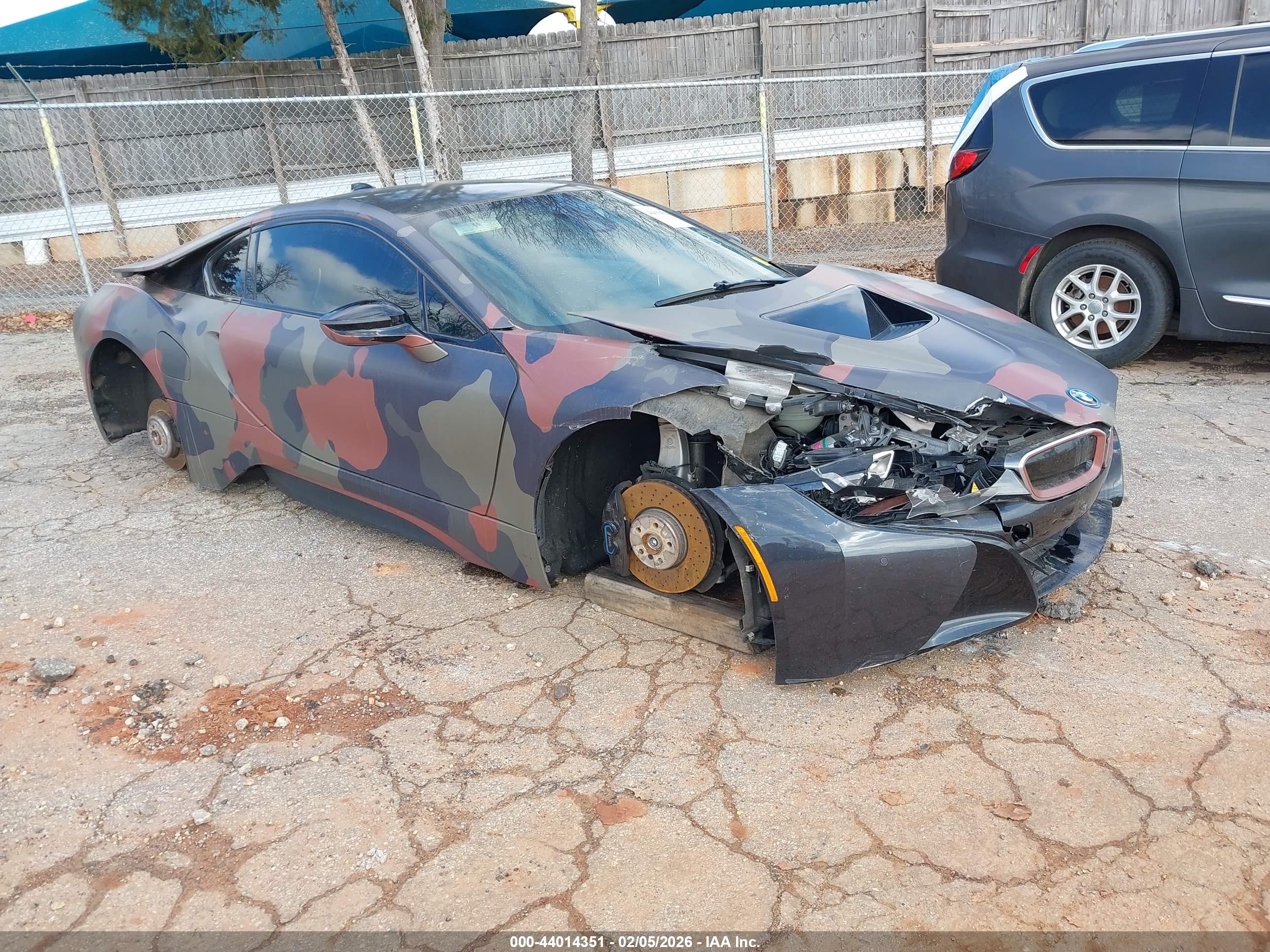 2016 BMW i8, VIN WBY2Z2C56GV675770 — Перед
