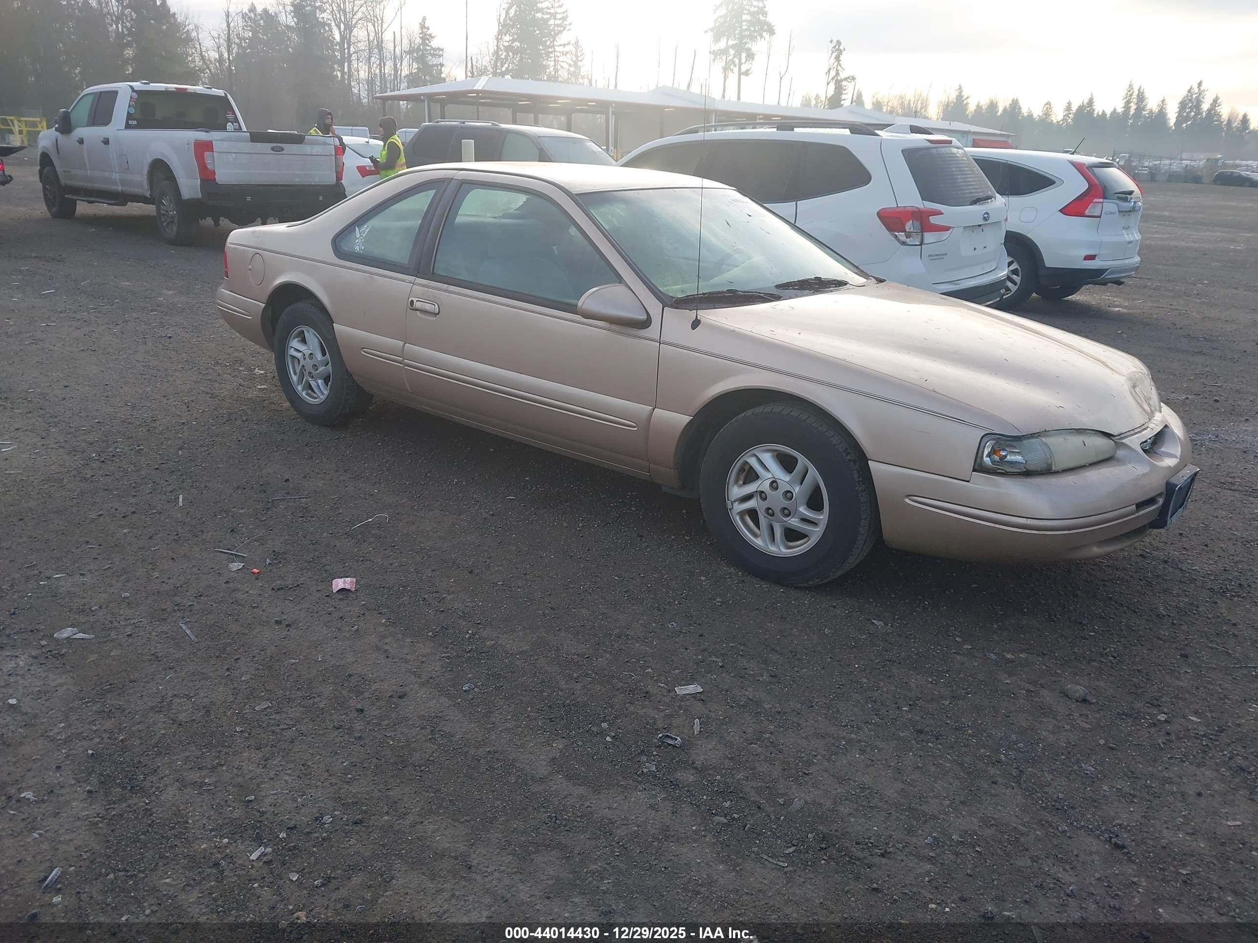 1996 Ford Thunderbird LX, VIN 1FALP62WXTH160783 — Front end