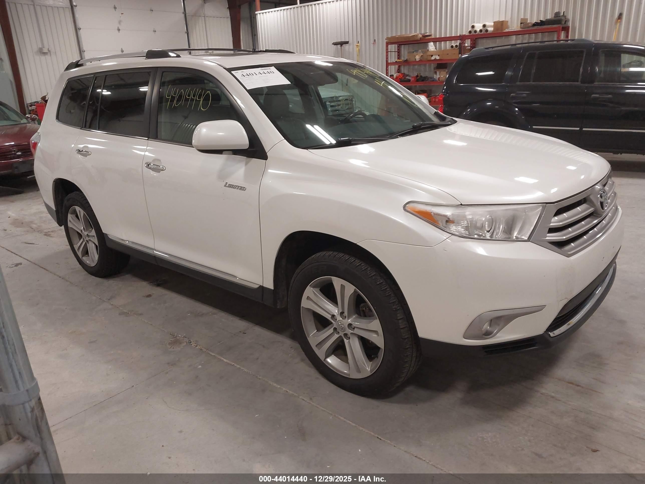 2013 Toyota Highlander Limited, VIN 5TDDK3EHXDS255107 — Side