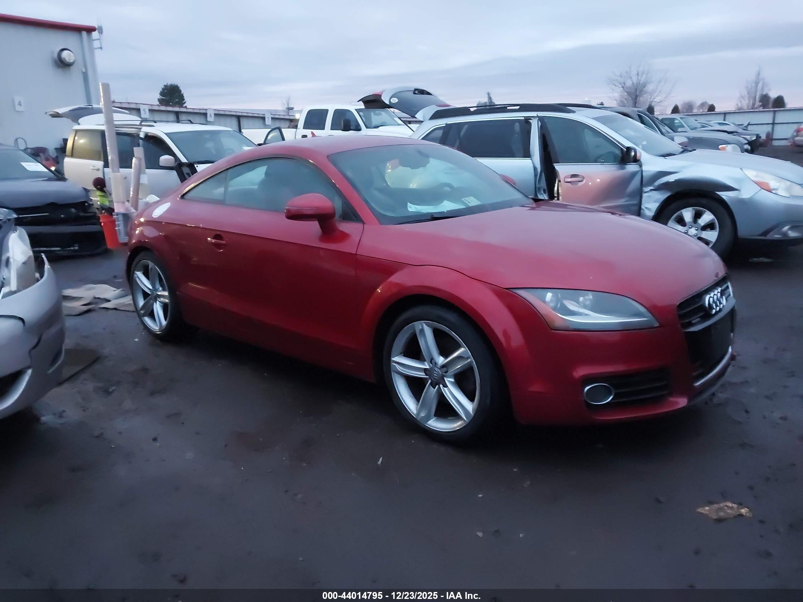 2011 Audi TT 2.0T Prestige, VIN TRUKFAFK9B1012687 — Перед