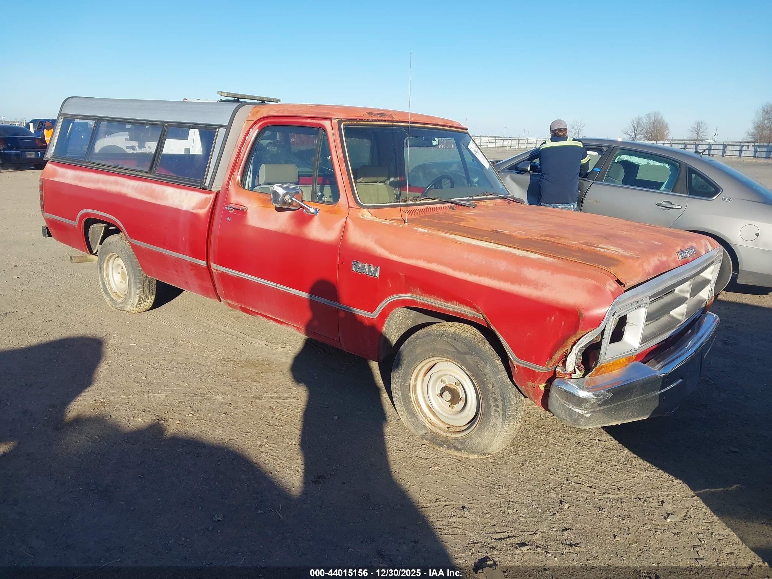 1990 Dodge D Series, VIN 1B7GE06Y3LS657431 — Front end