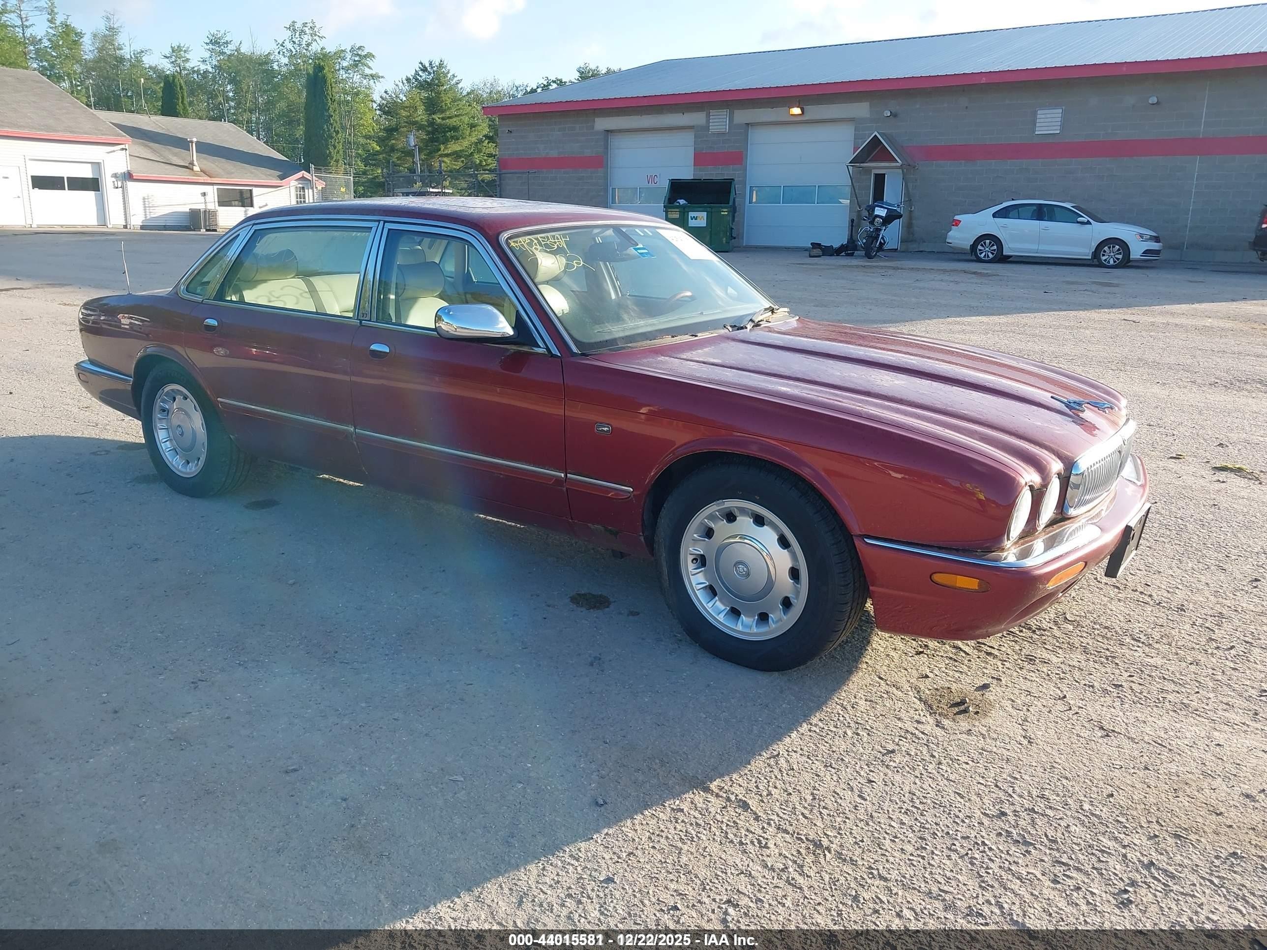 2000 Jaguar XJ Vanden Plas, VIN SAJDA24C4YLF13846 — Not stated