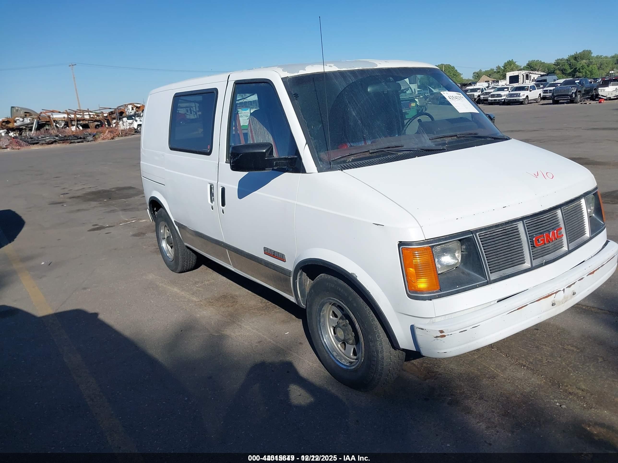 1986 GMC Safari, VIN 1GTDM15Z6GB510032 — Front end