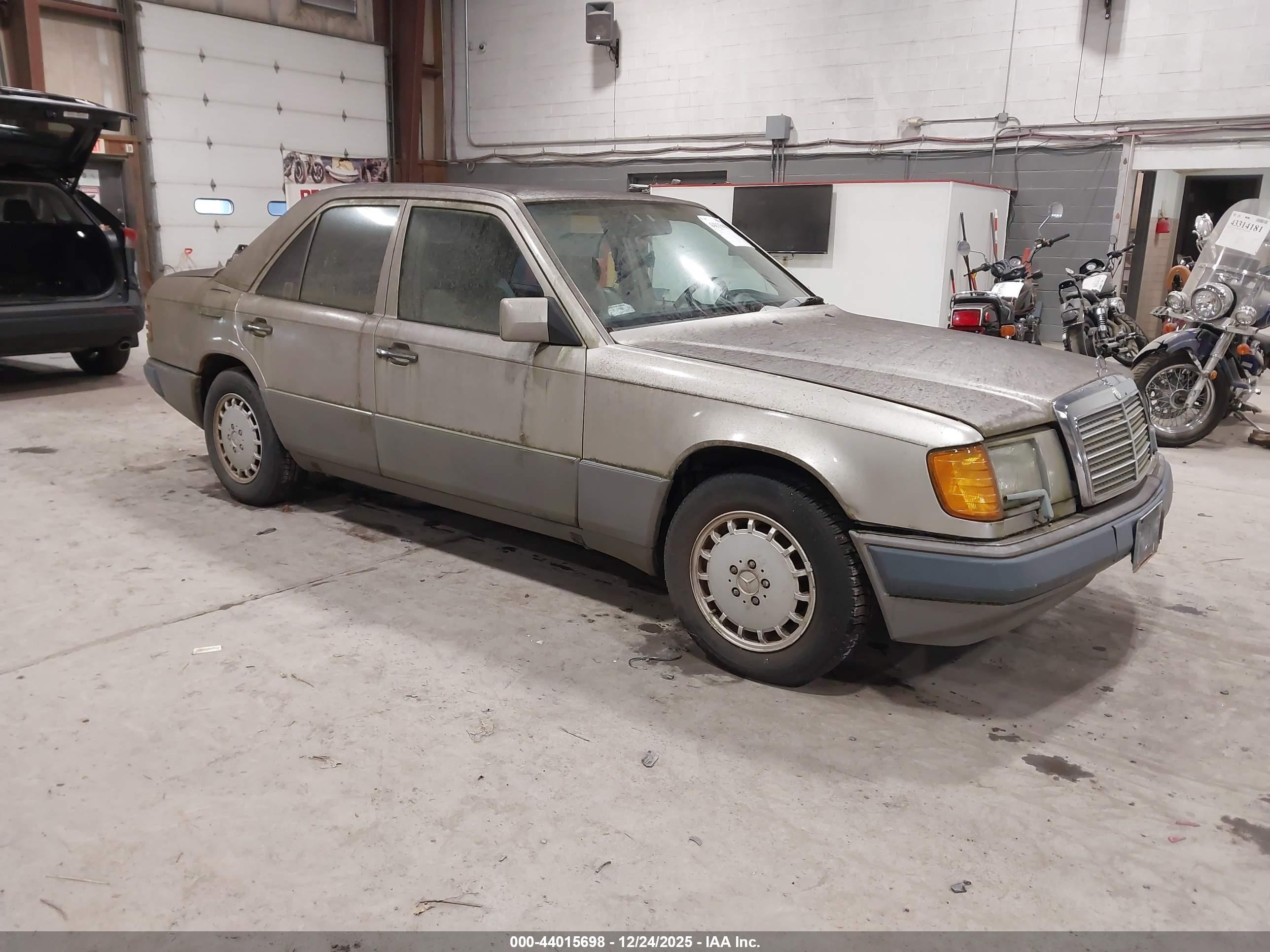 1990 Mercedes-Benz 300 E, VIN WDBEA30D9LB270505 — Mechanical