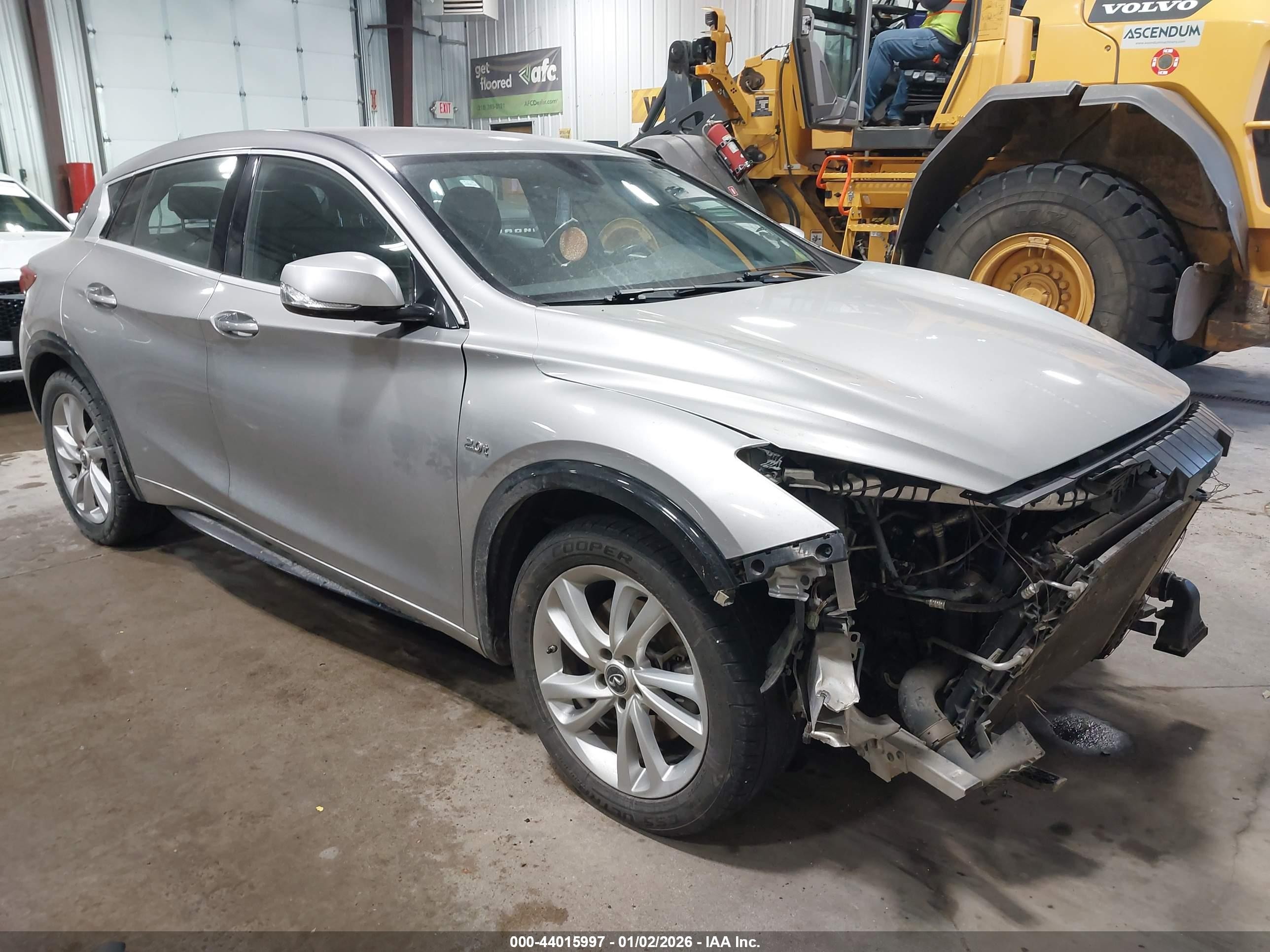2017 Infiniti QX30 Sport, VIN SJKCH5CP2HA033404 — Фото с аукциона