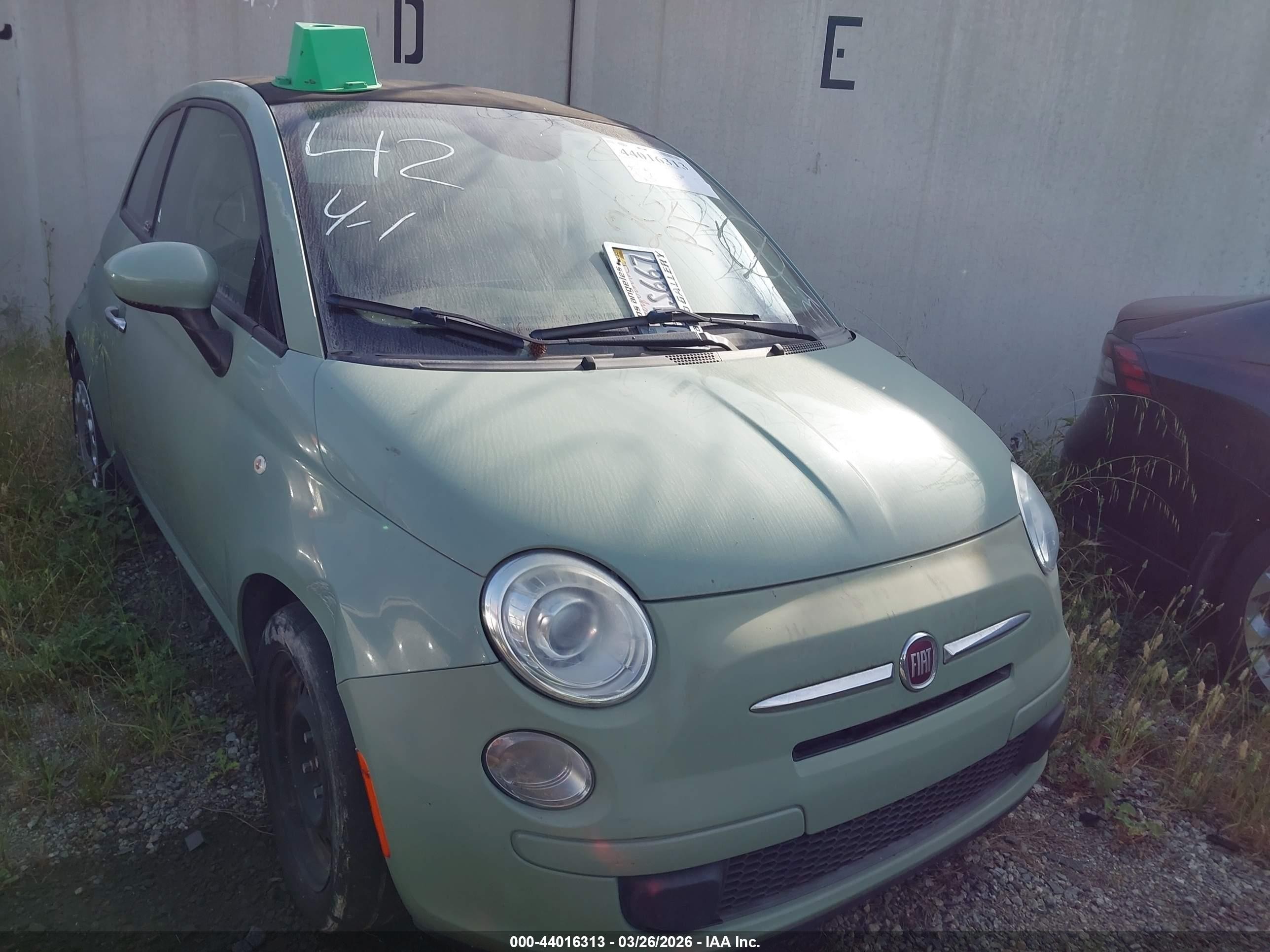 2015 FIAT 500 Pop, VIN 3C3CFFDR1FT620556 — Side