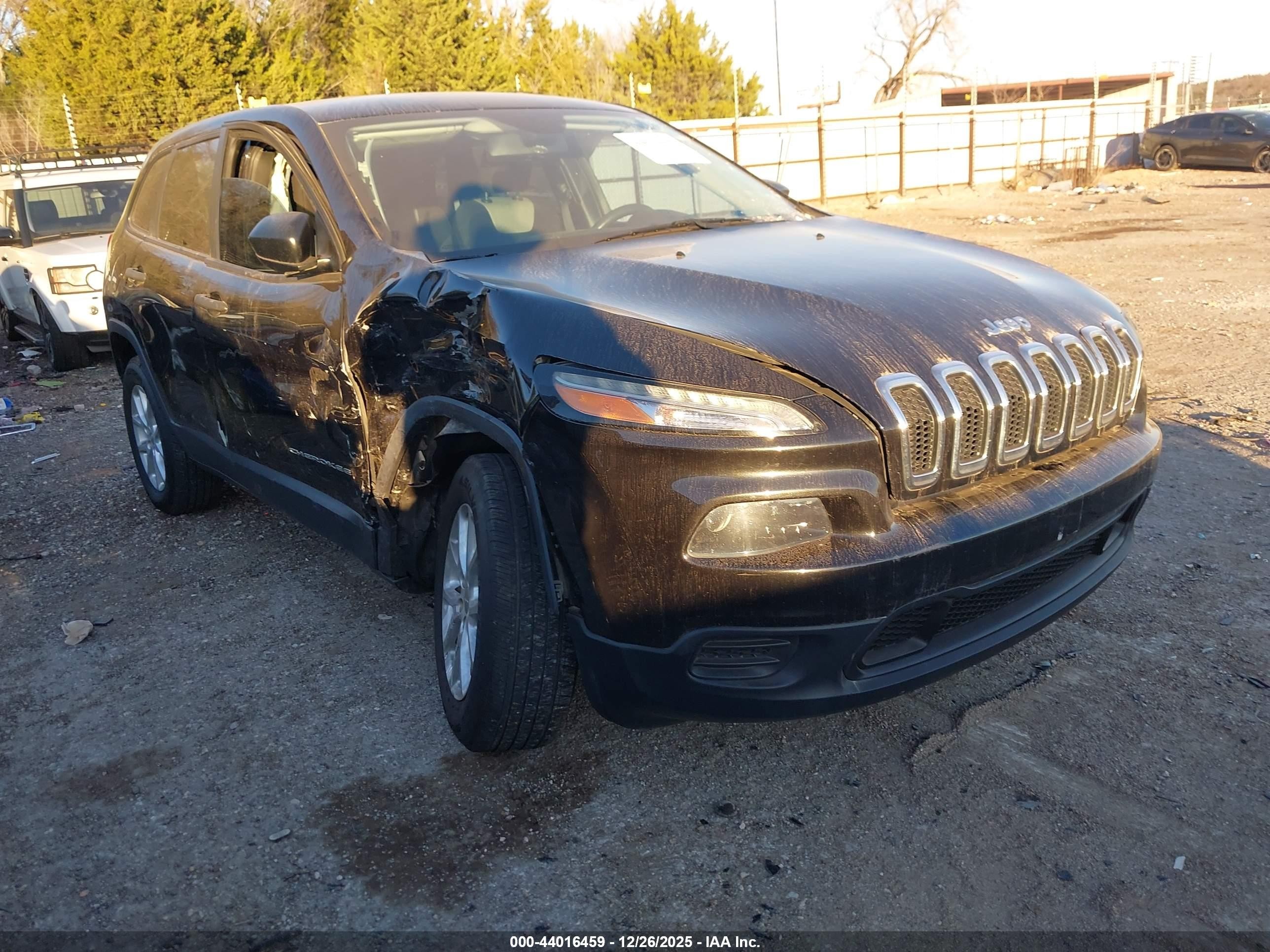 2014 Jeep Cherokee Sport, VIN 1C4PJMAB4EW177531 — Бок