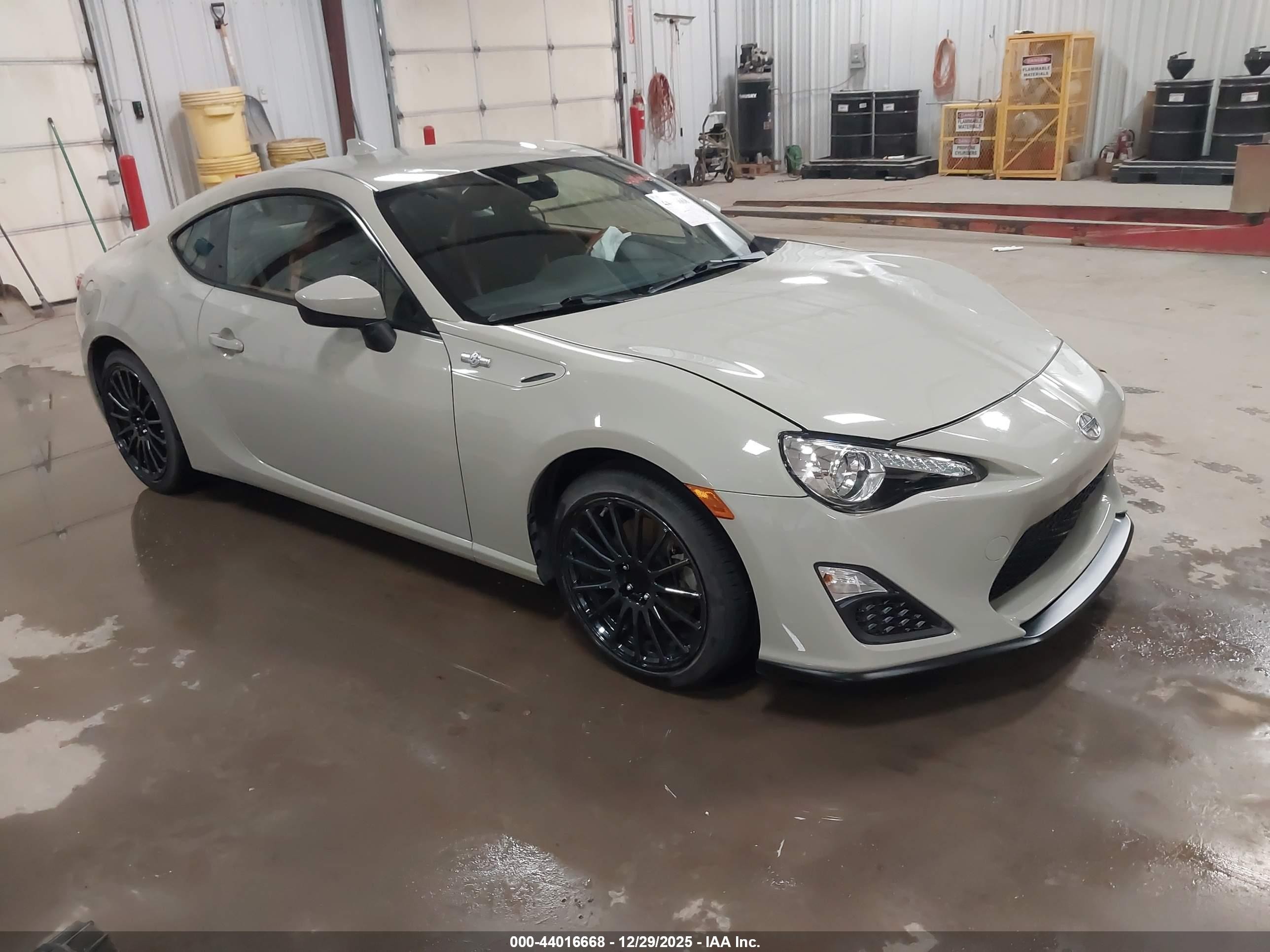 2016 Scion FR-S, VIN JF1ZNAA18G9706375 — Front end