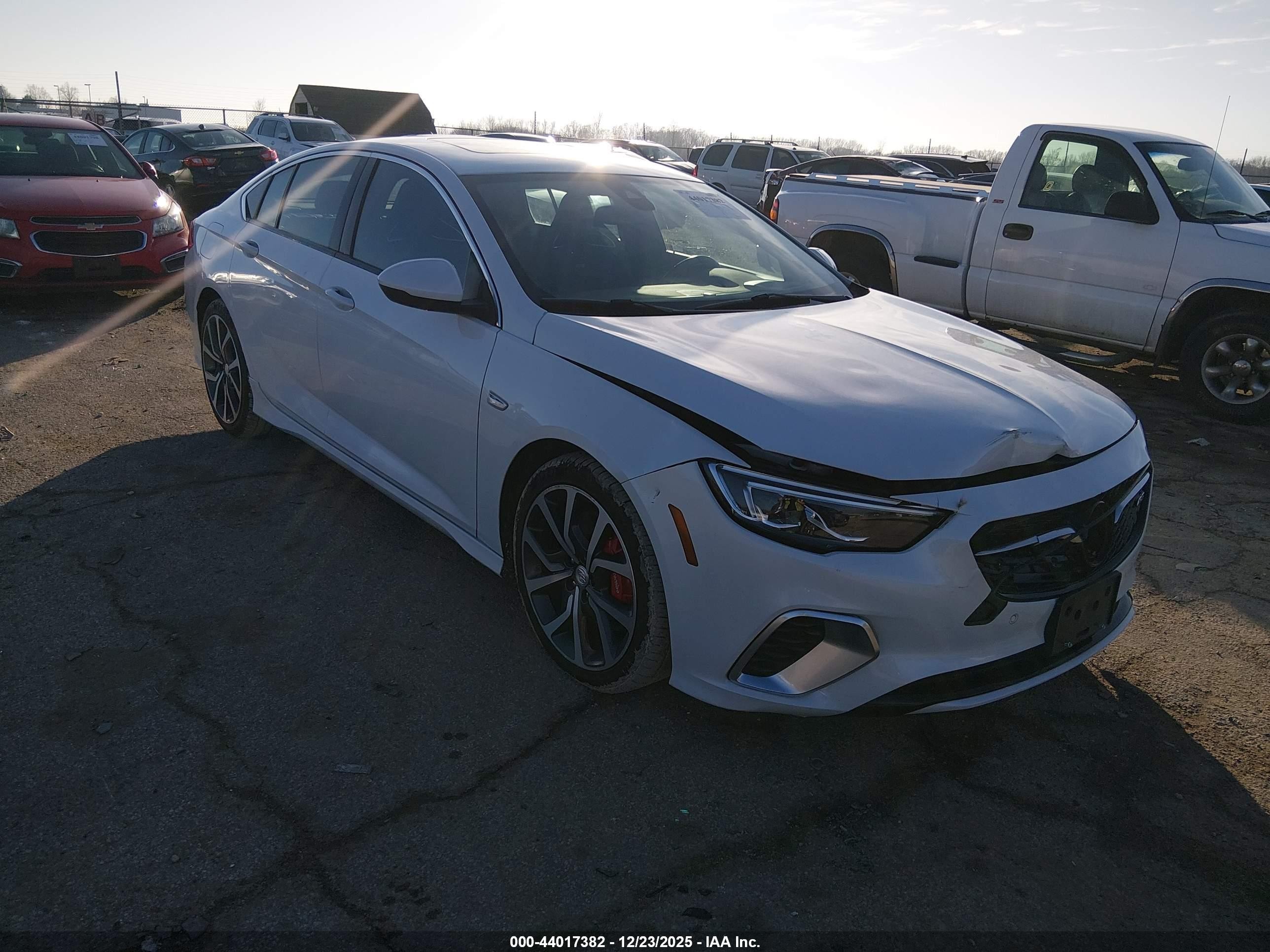 2020 Buick Regal GS, VIN W04GS6SS9L1003658 — Перед