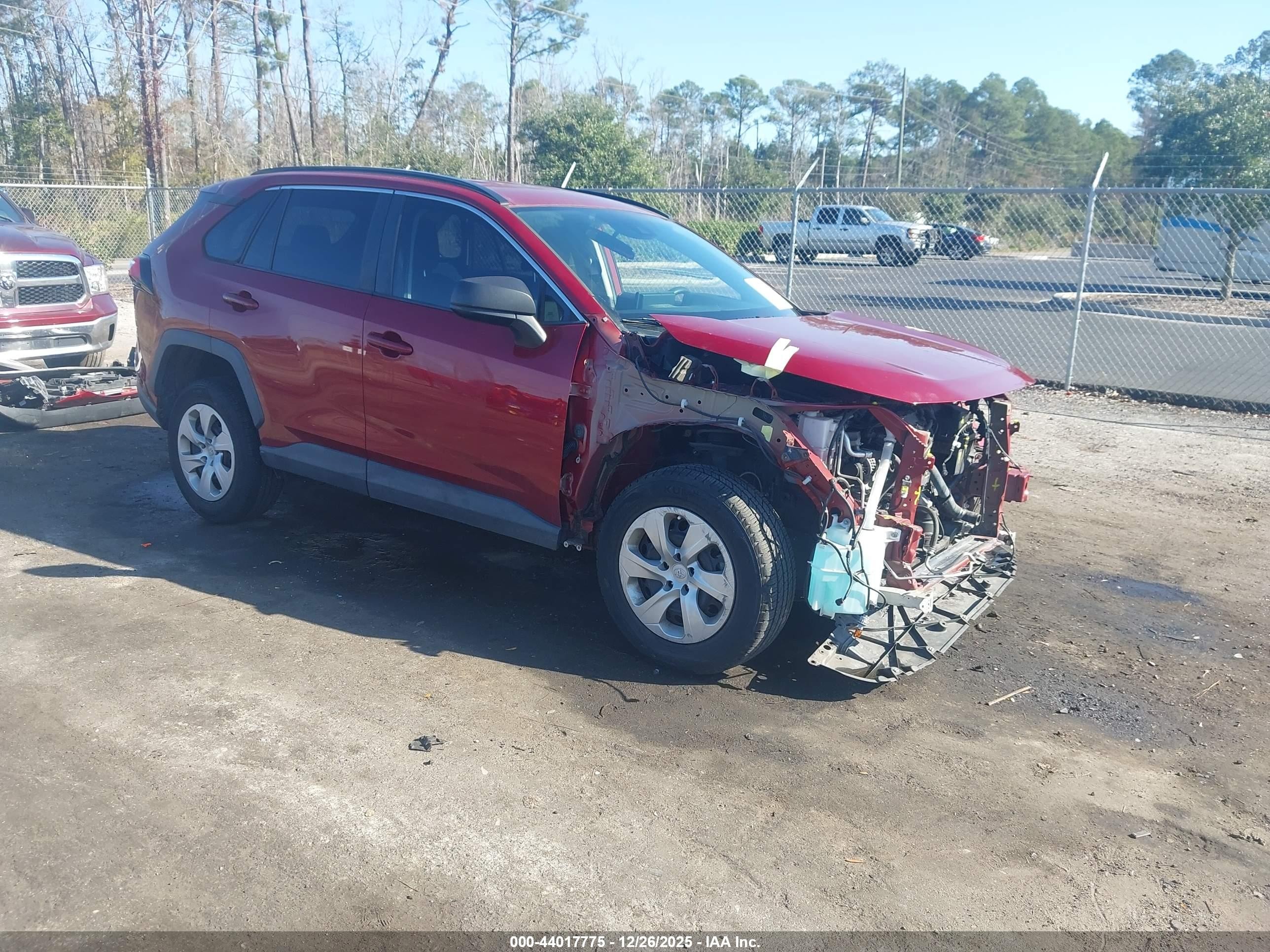 2020 Toyota RAV4 LE, VIN 2T3F1RFV9LC105507 — Front end