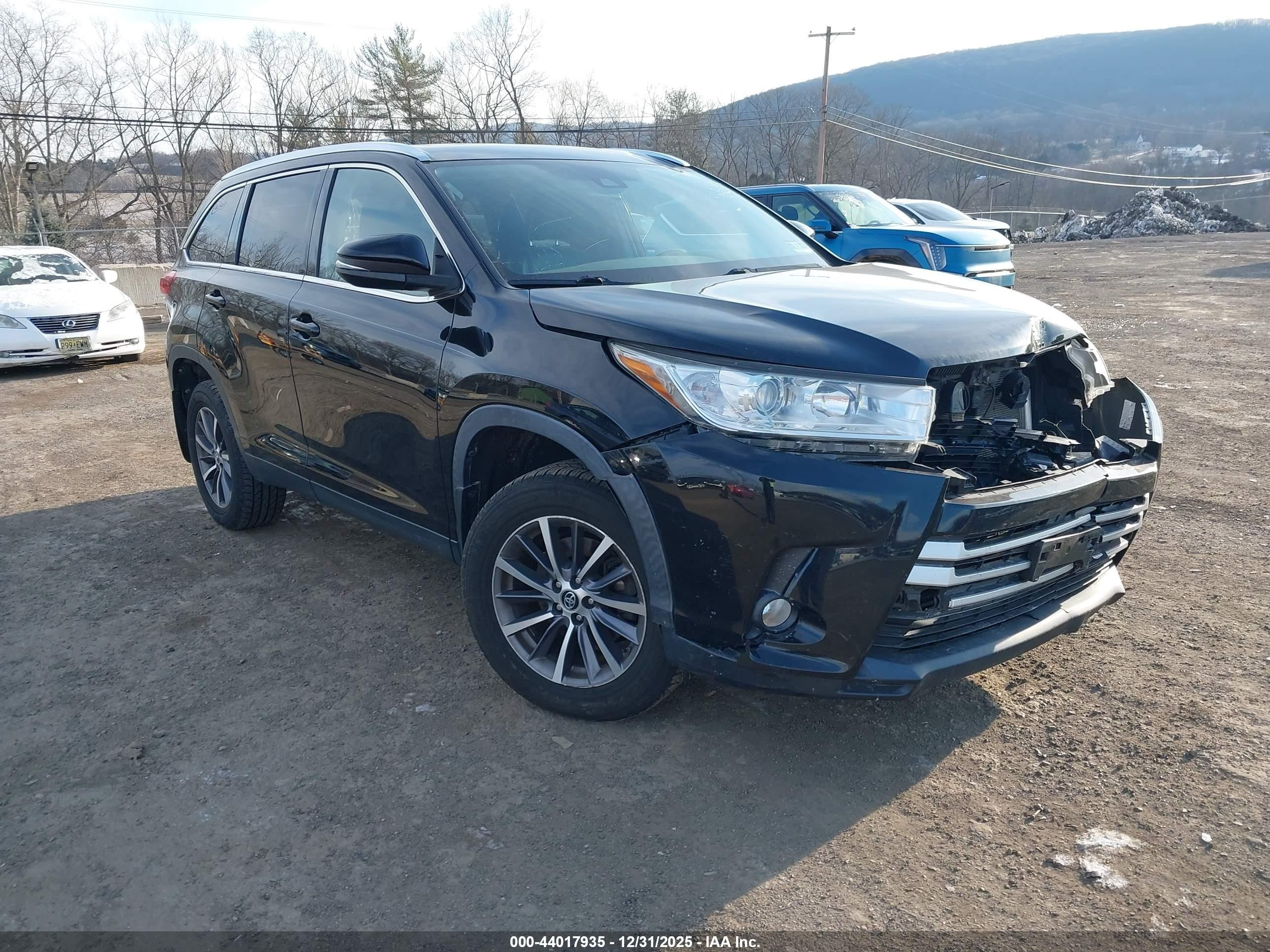 2019 Toyota Highlander XLE, VIN 5TDJZRFH1KS589443 — All over