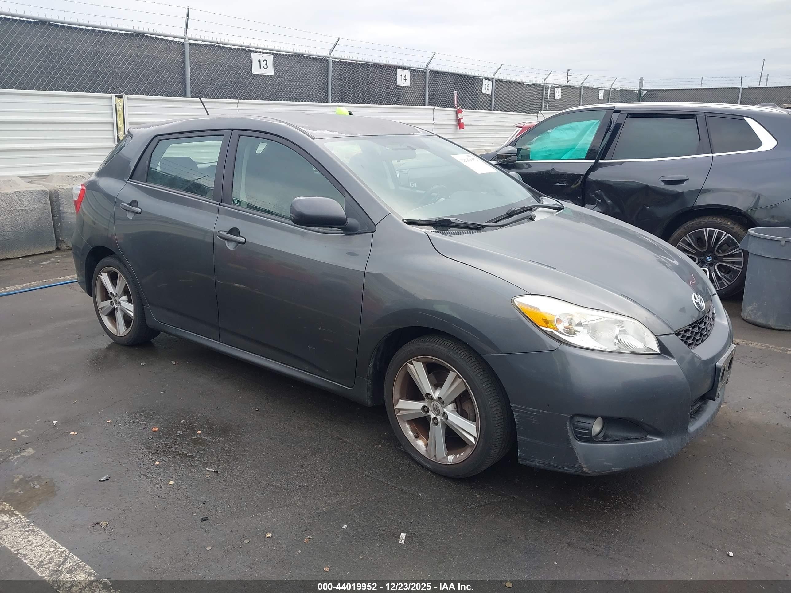 2010 Toyota Matrix S, VIN 2T1KE4EE7AC034871 — Front end