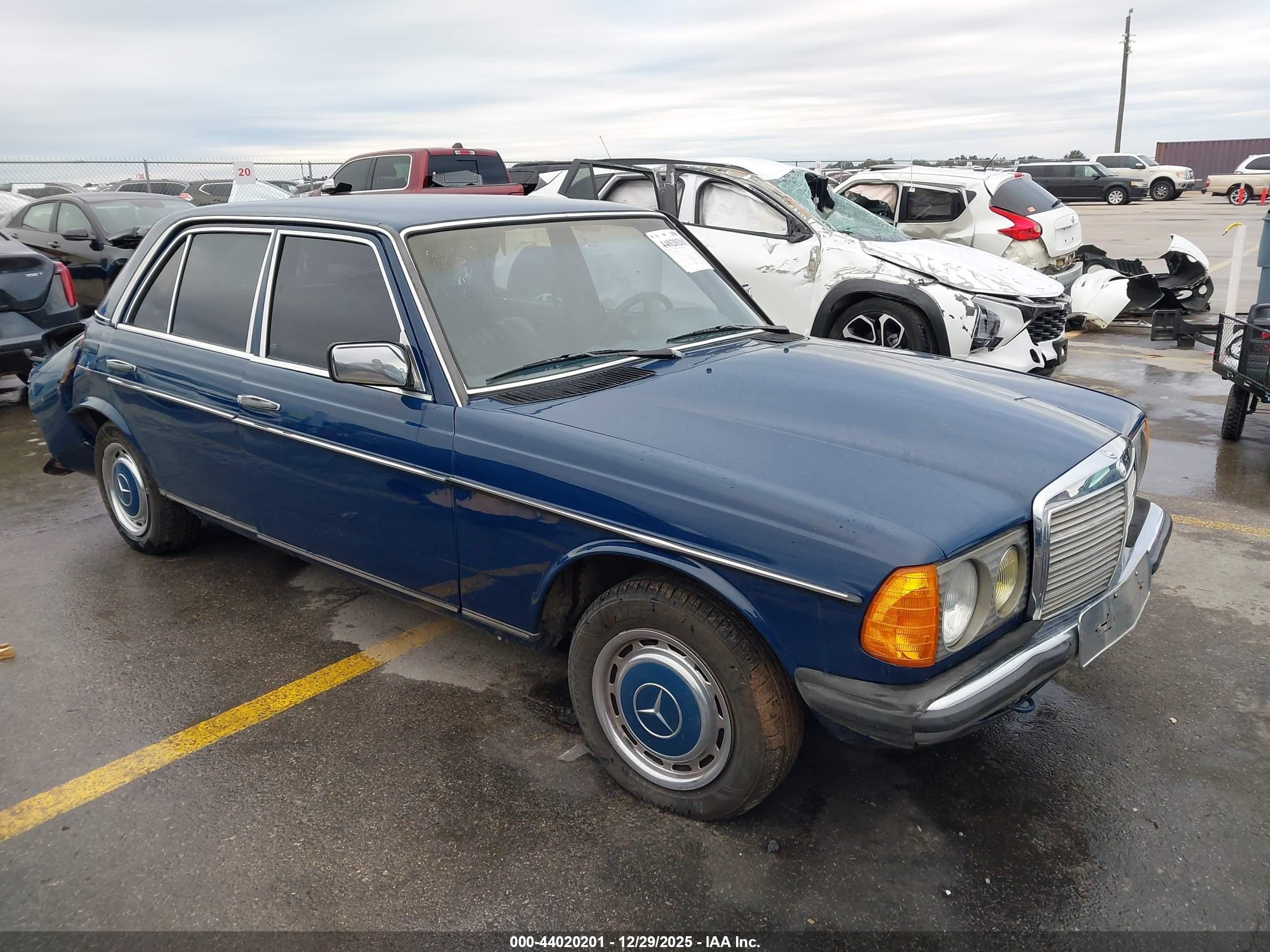 1983 Mercedes-Benz 300, VIN WDB1231301A000294 — Side