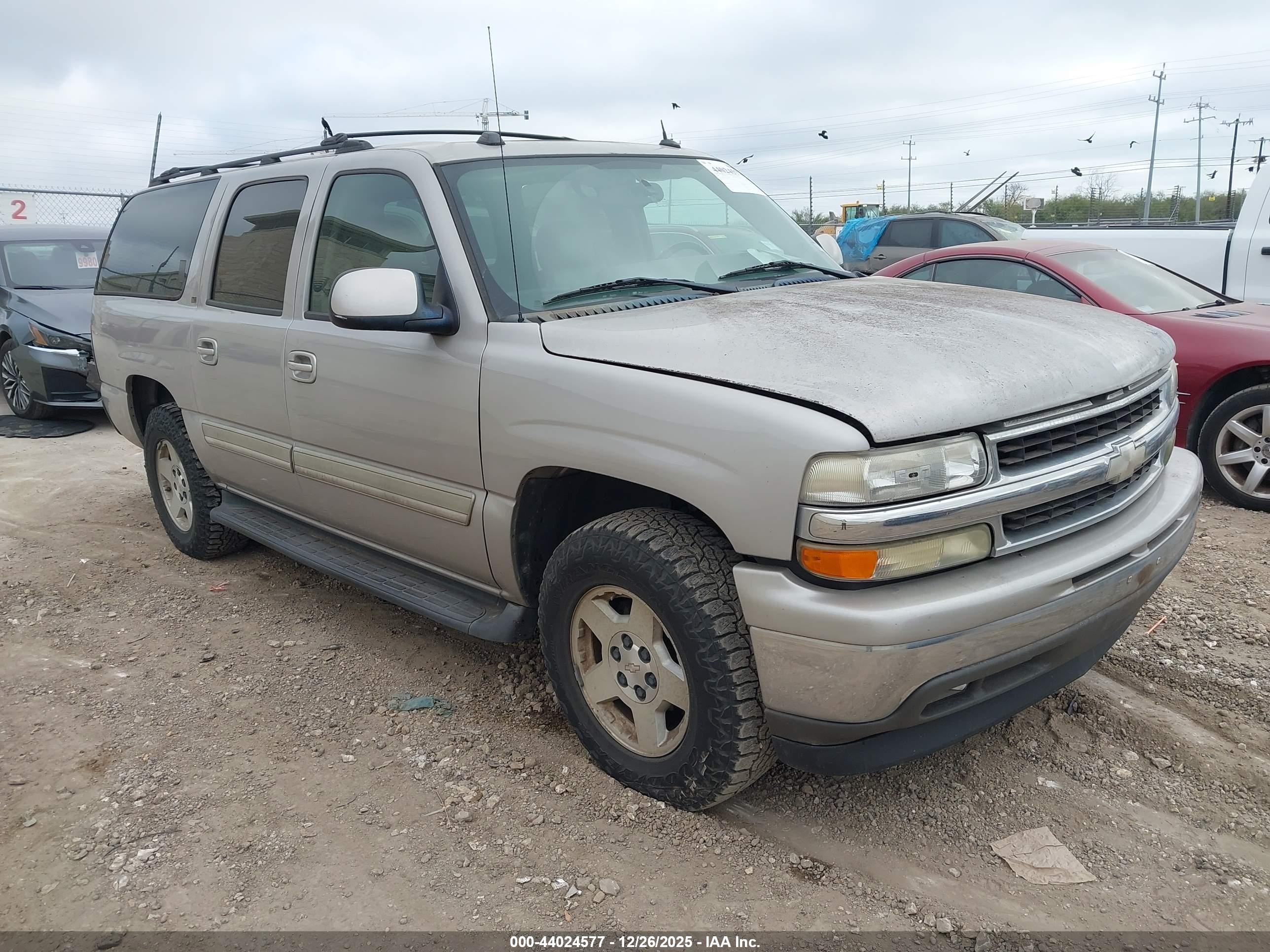 2005 Chevrolet Suburban LS, VIN 1GNEC16Z65J189819 — Front end