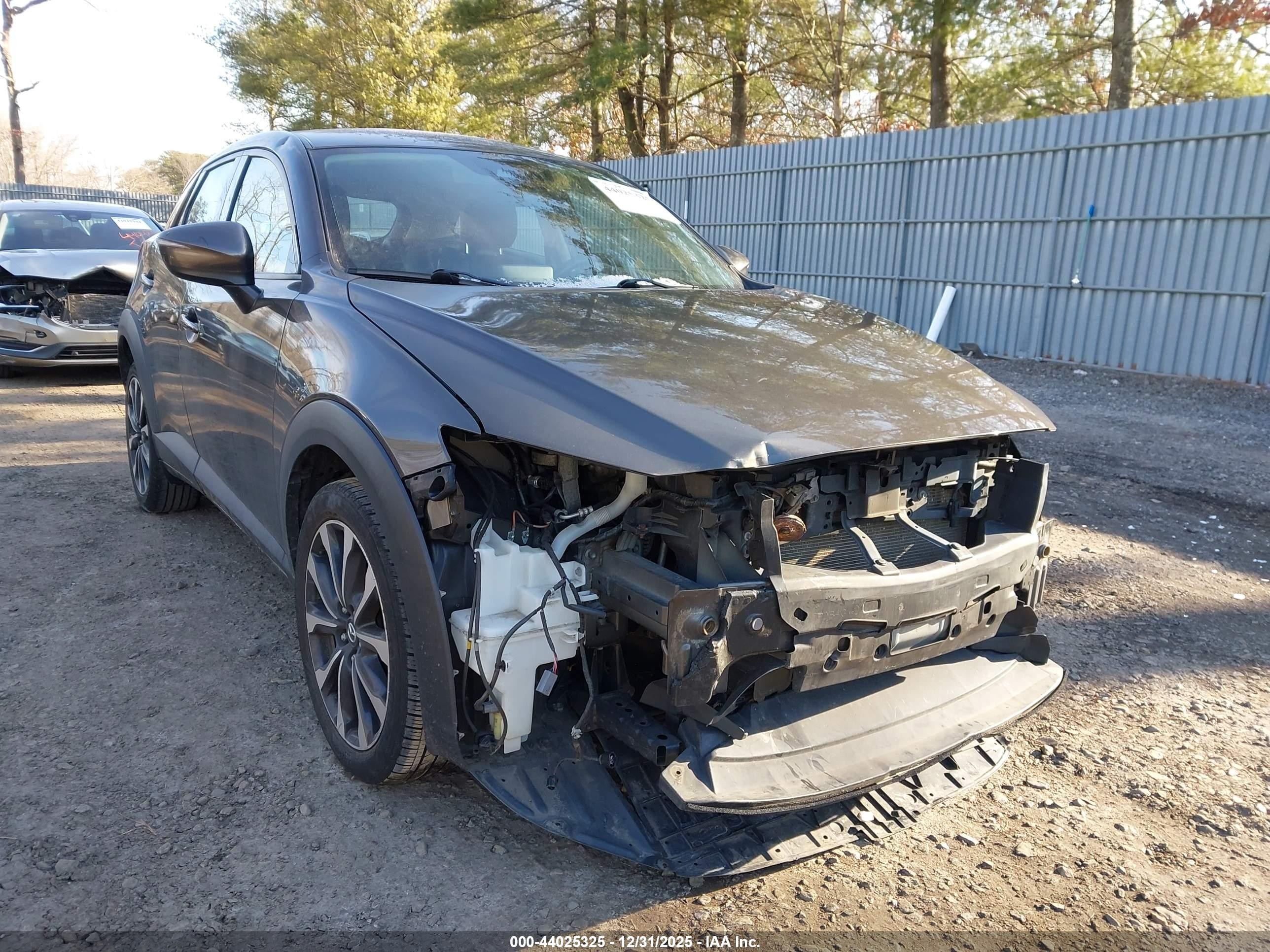 2019 Mazda CX-3 Touring, VIN JM1DKDC75K1406851 — Front end