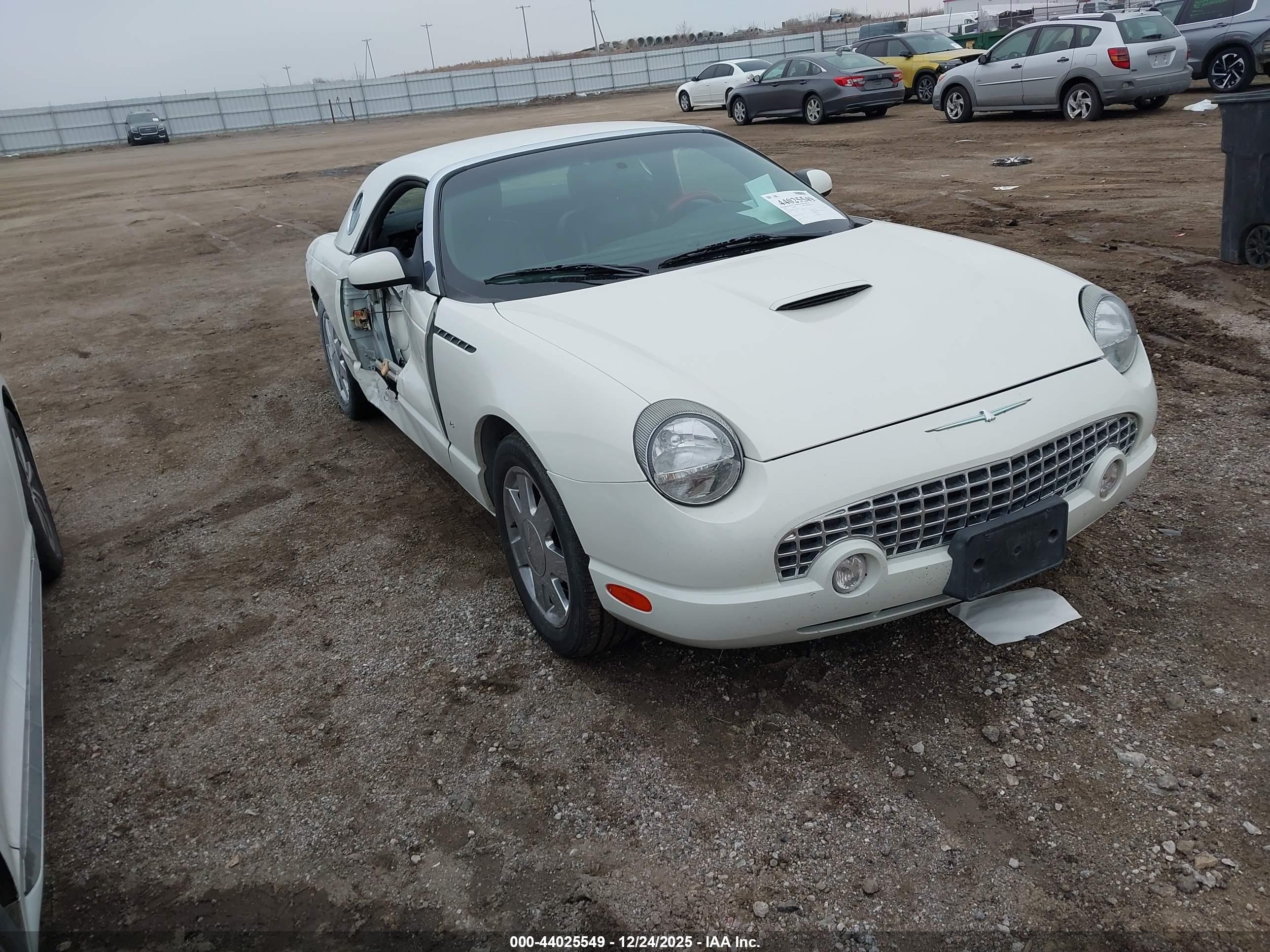 2002 Ford Thunderbird Hardtop Premium, VIN 1FAHP60A32Y111761 — Side