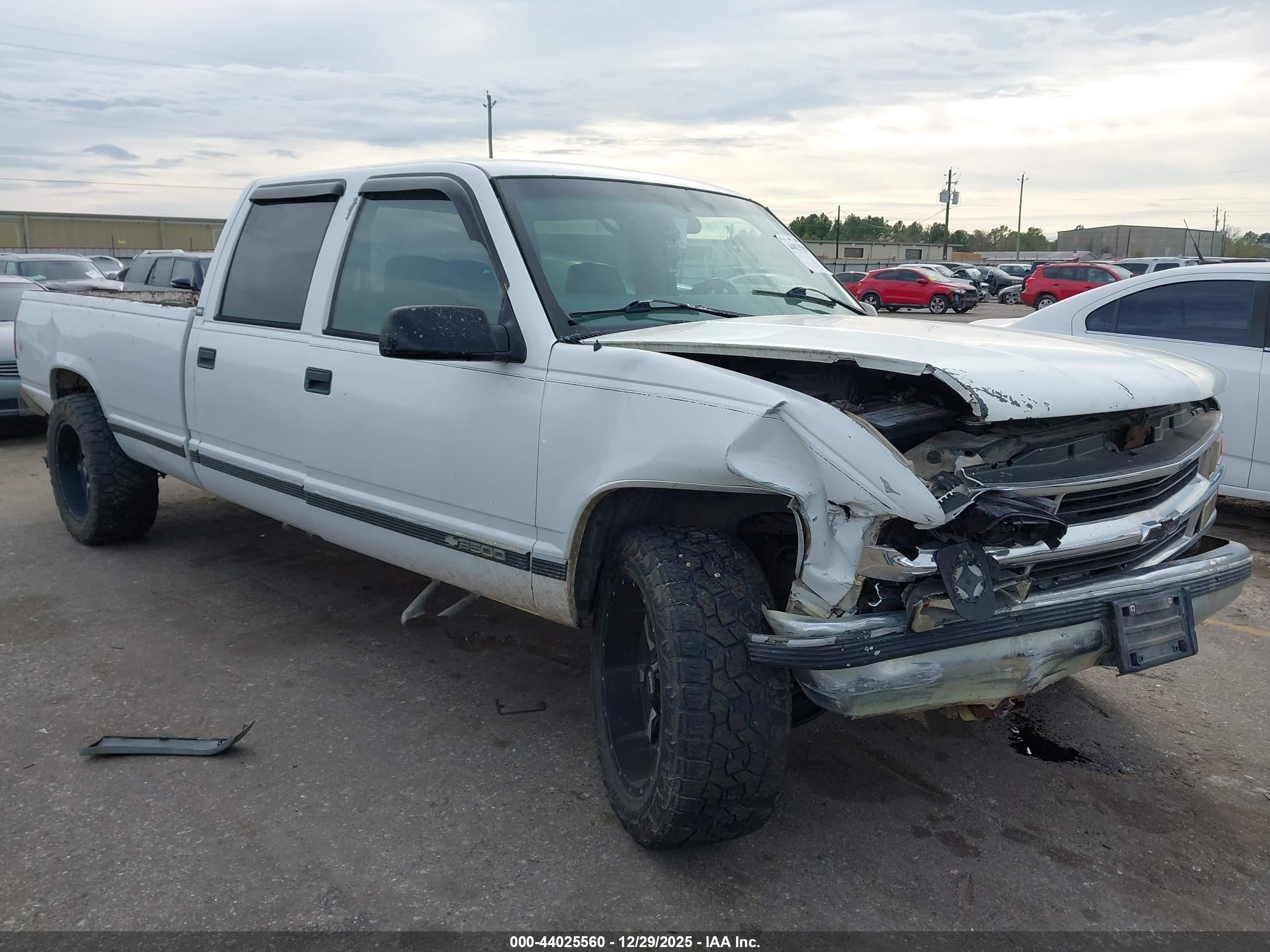1997 Chevrolet Silverado 3500, VIN 1GCGC33R2VF054437 — Перед