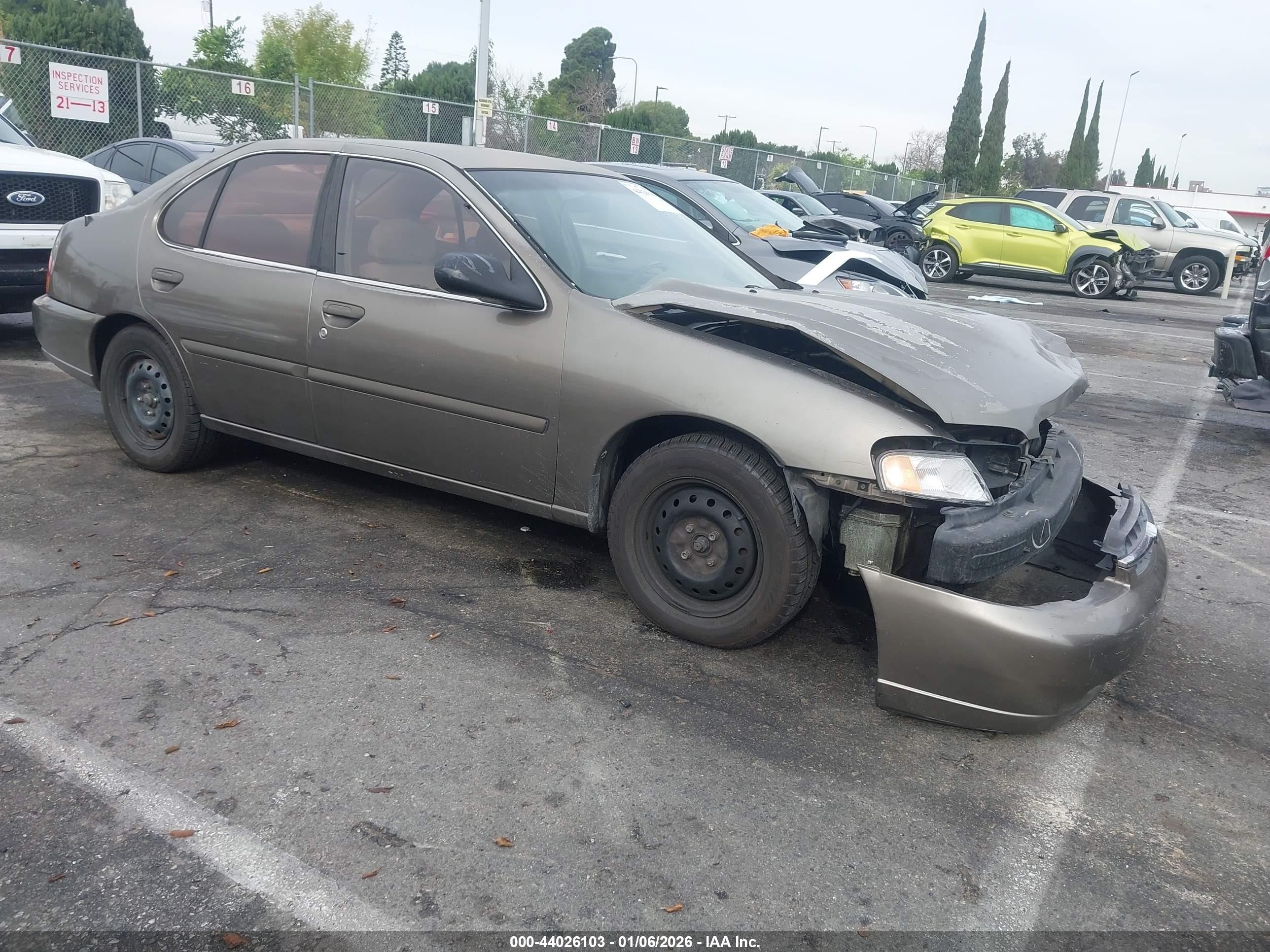 1999 Nissan Altima XE, VIN 1N4DL01D0XC208369 — Front end